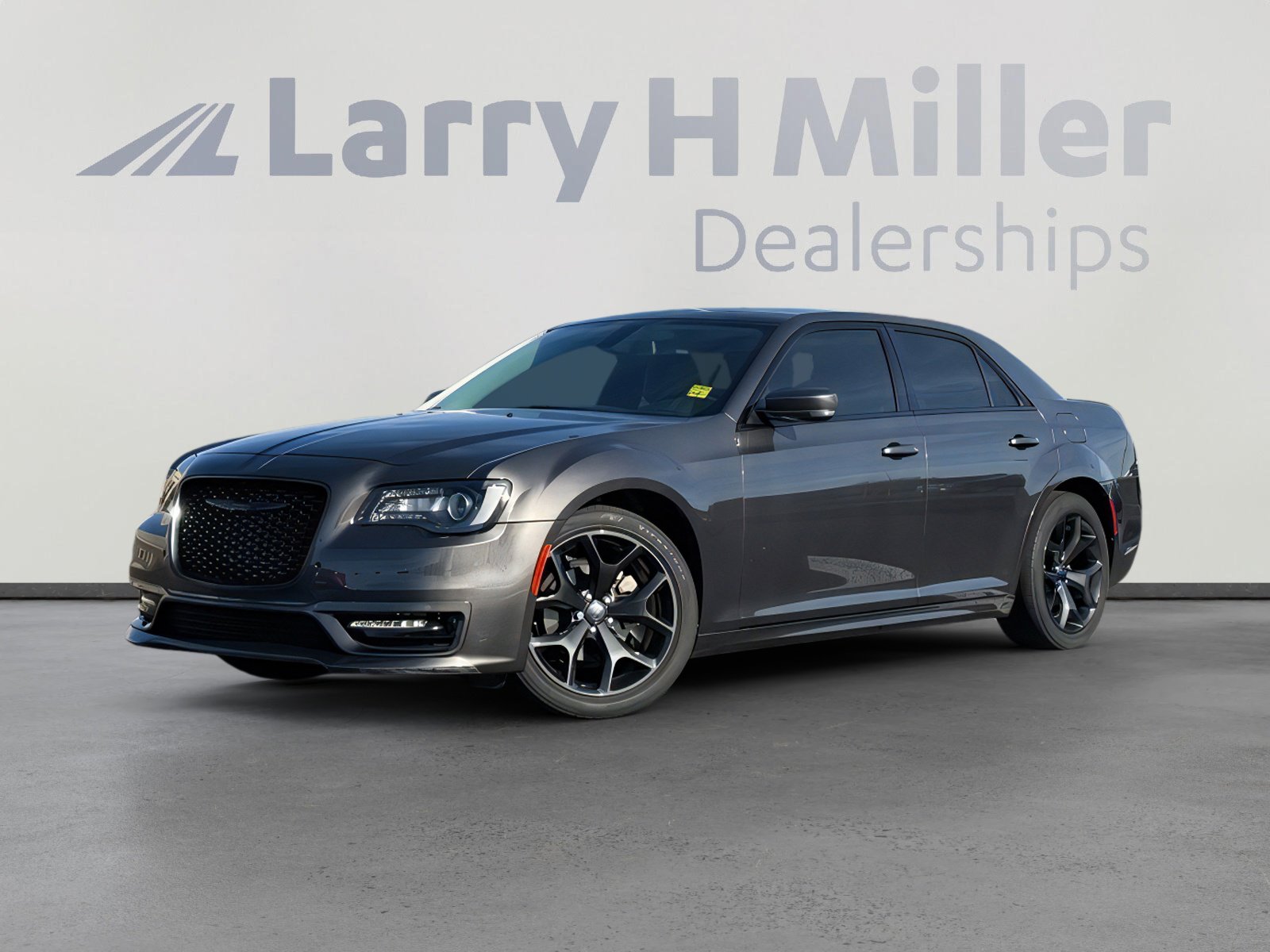 2021 Chrysler 300 Touring's photo