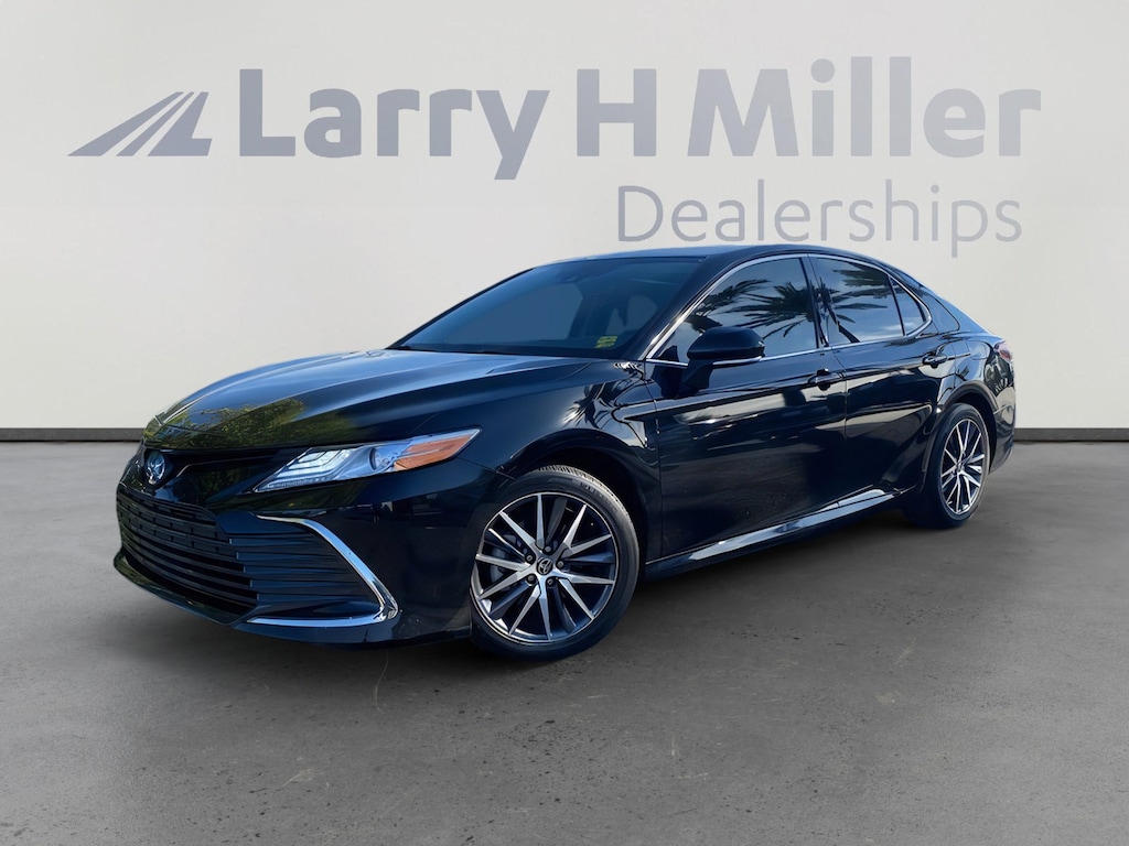 Used 2022 Toyota Camry Hybrid XLE Sedan