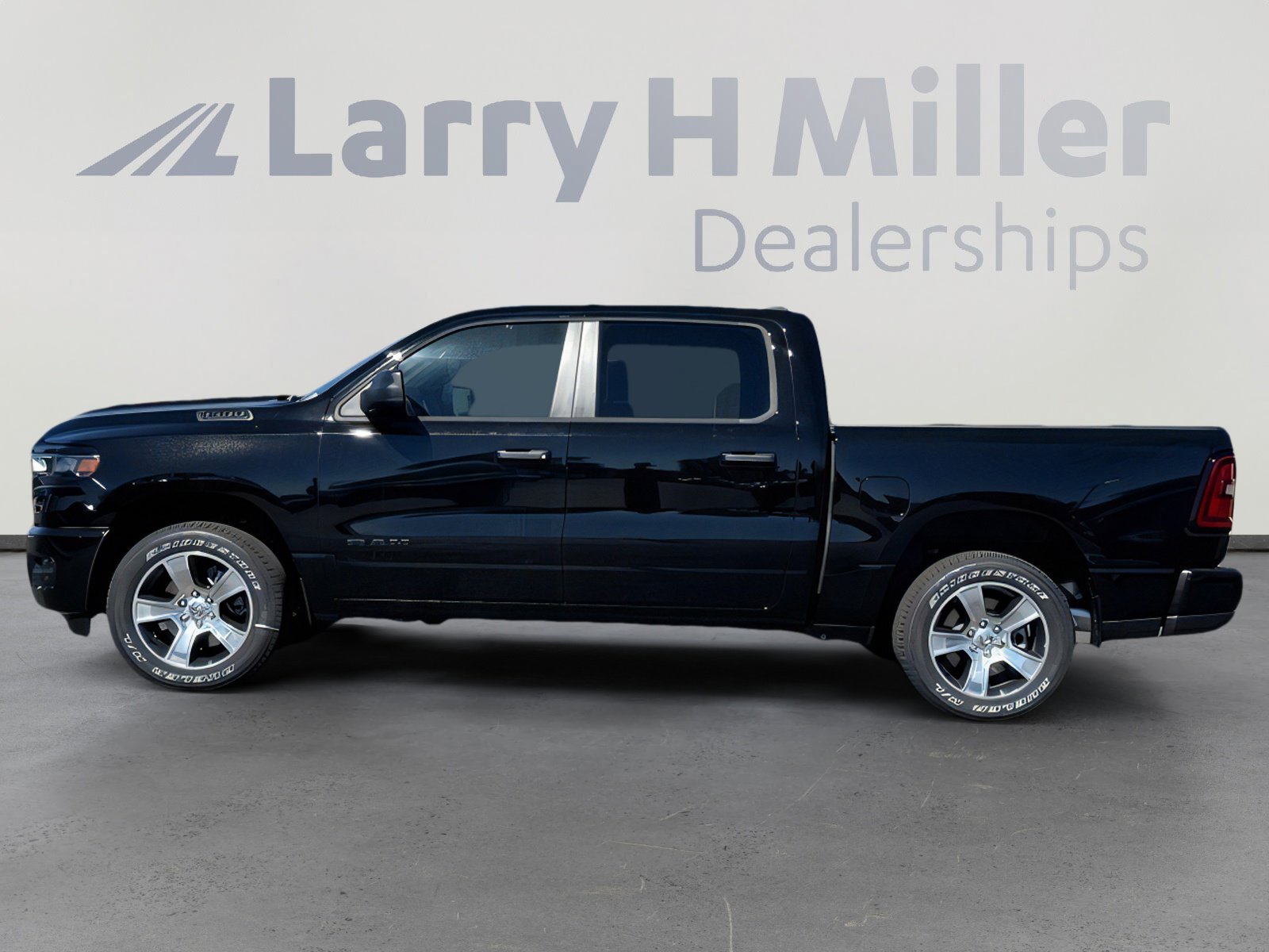 2026 Ram 1500 Express photo 2