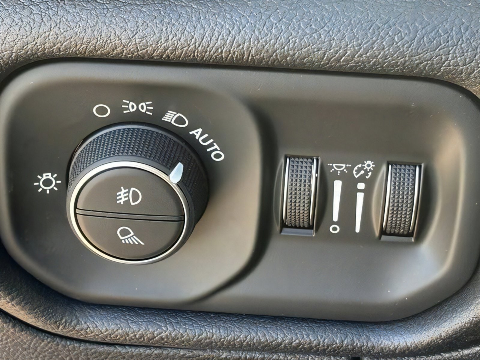2026 RAM 1500 Rebel - Photo 18
