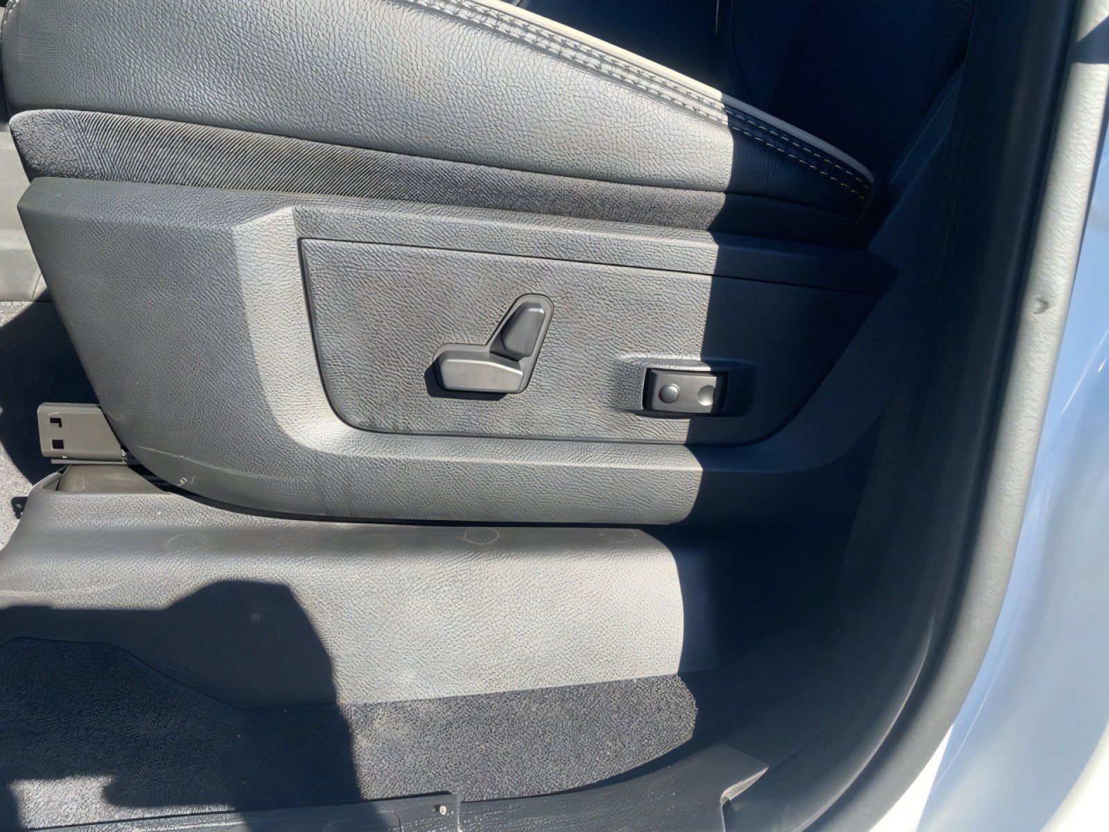 2026 RAM 3500 Laramie - Photo 13