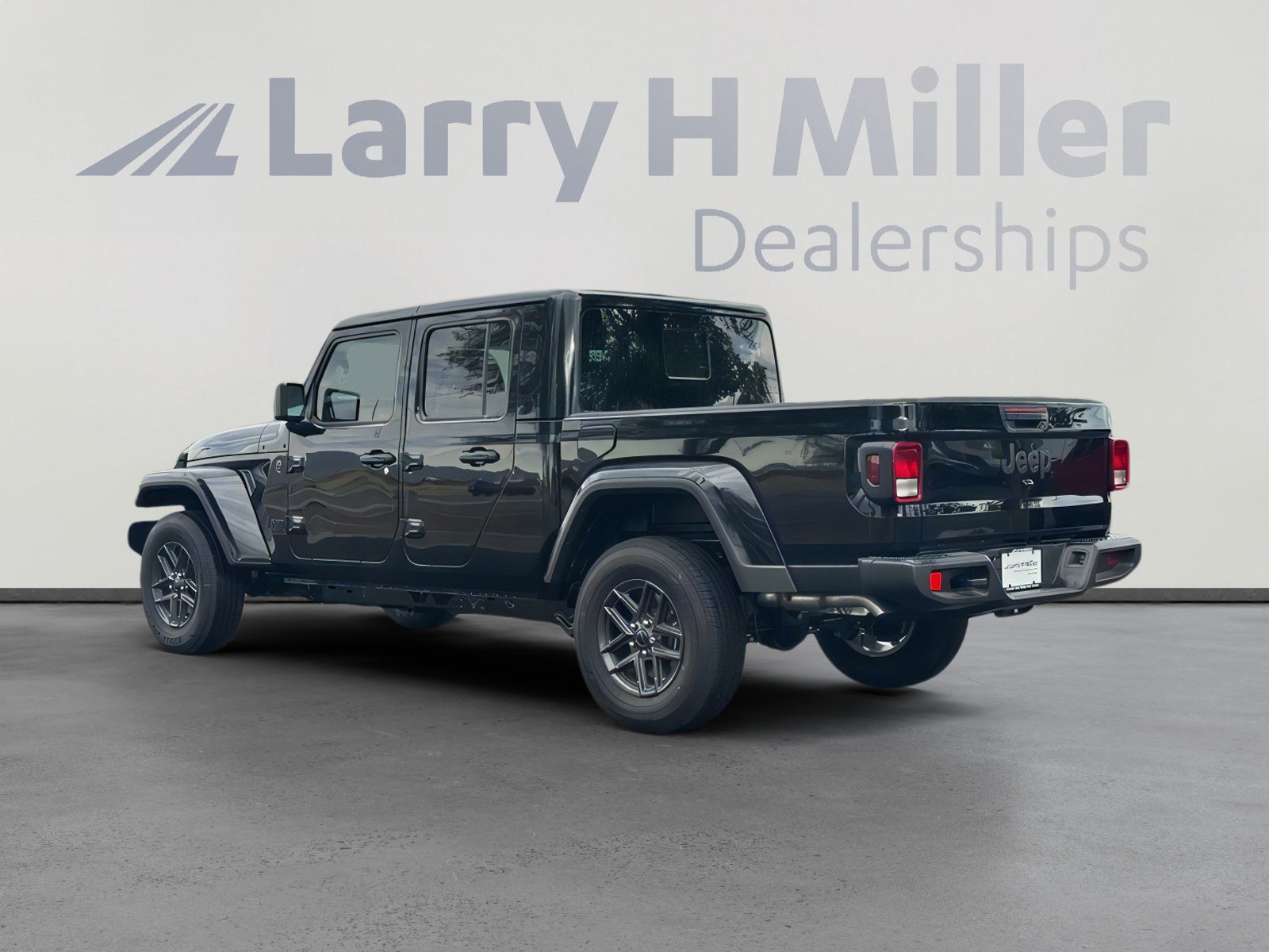 2025 Jeep Gladiator Sport S photo 2