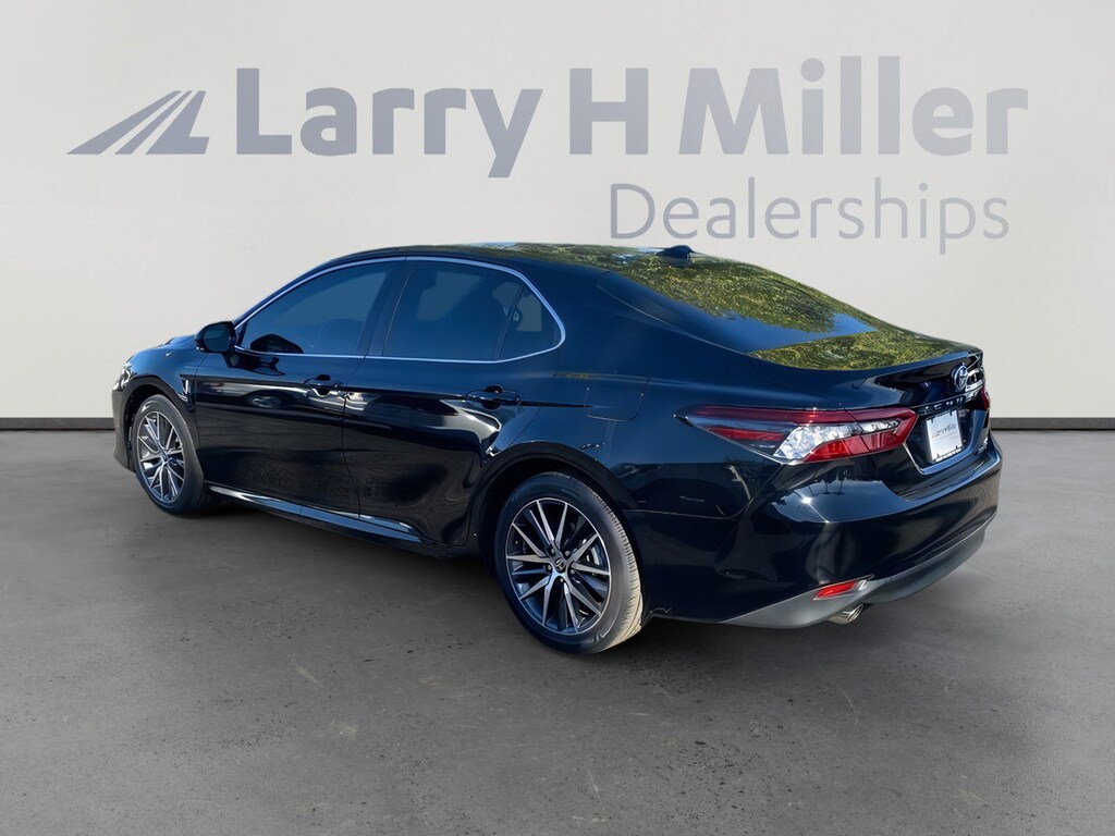 Used 2022 Toyota Camry Hybrid XLE Sedan