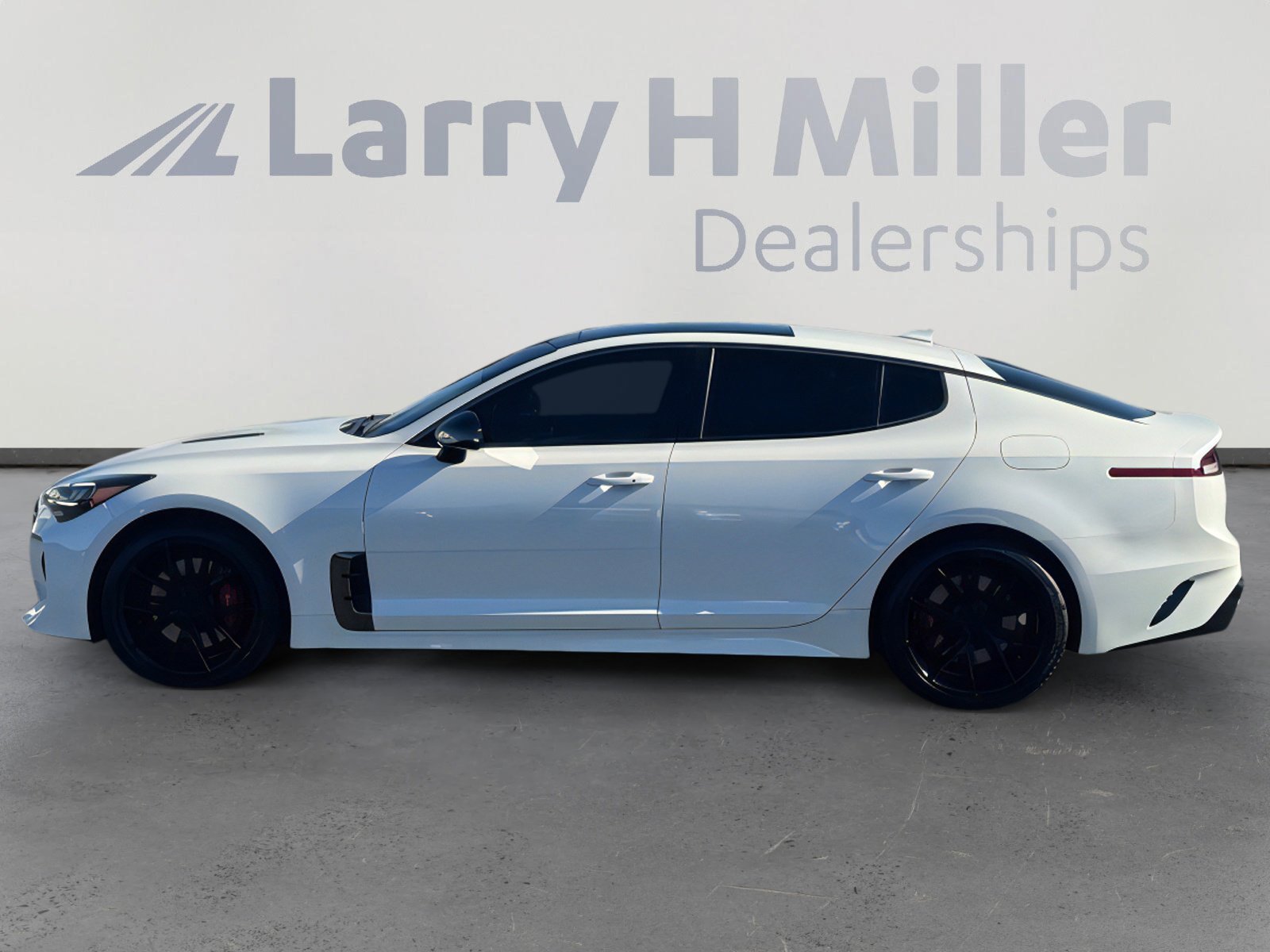 2022 Kia Stinger GT1 photo 2