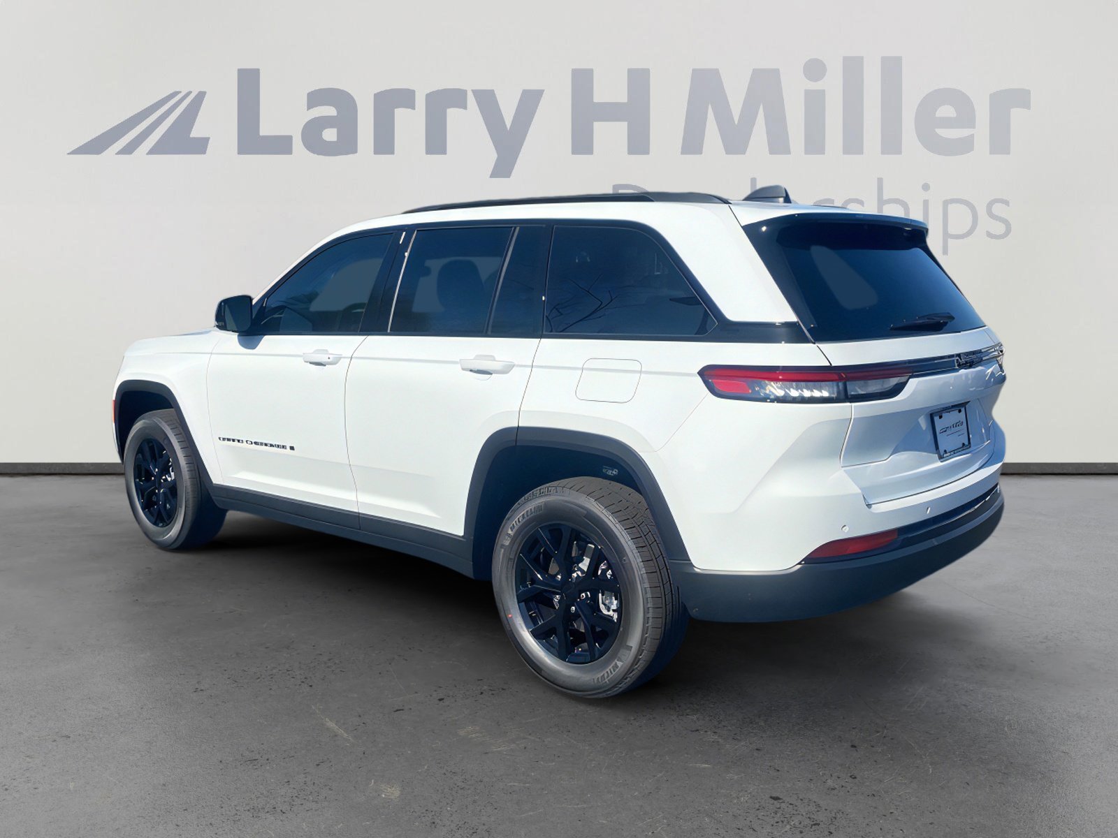 2025 Jeep Grand Cherokee Altitude photo 3