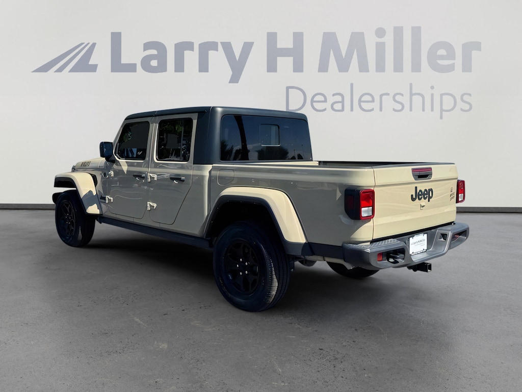 Used 2022 Jeep Gladiator Sport Truck Crew Cab