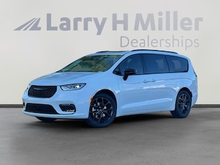 New 2026 Chrysler Pacifica Limited Passenger Van Surprise, AZ