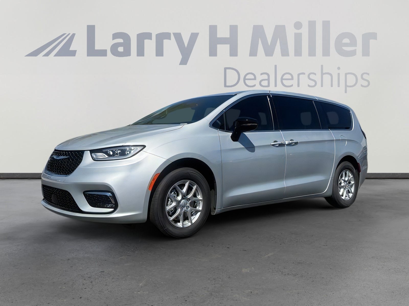2026 Chrysler Pacifica Select's photo