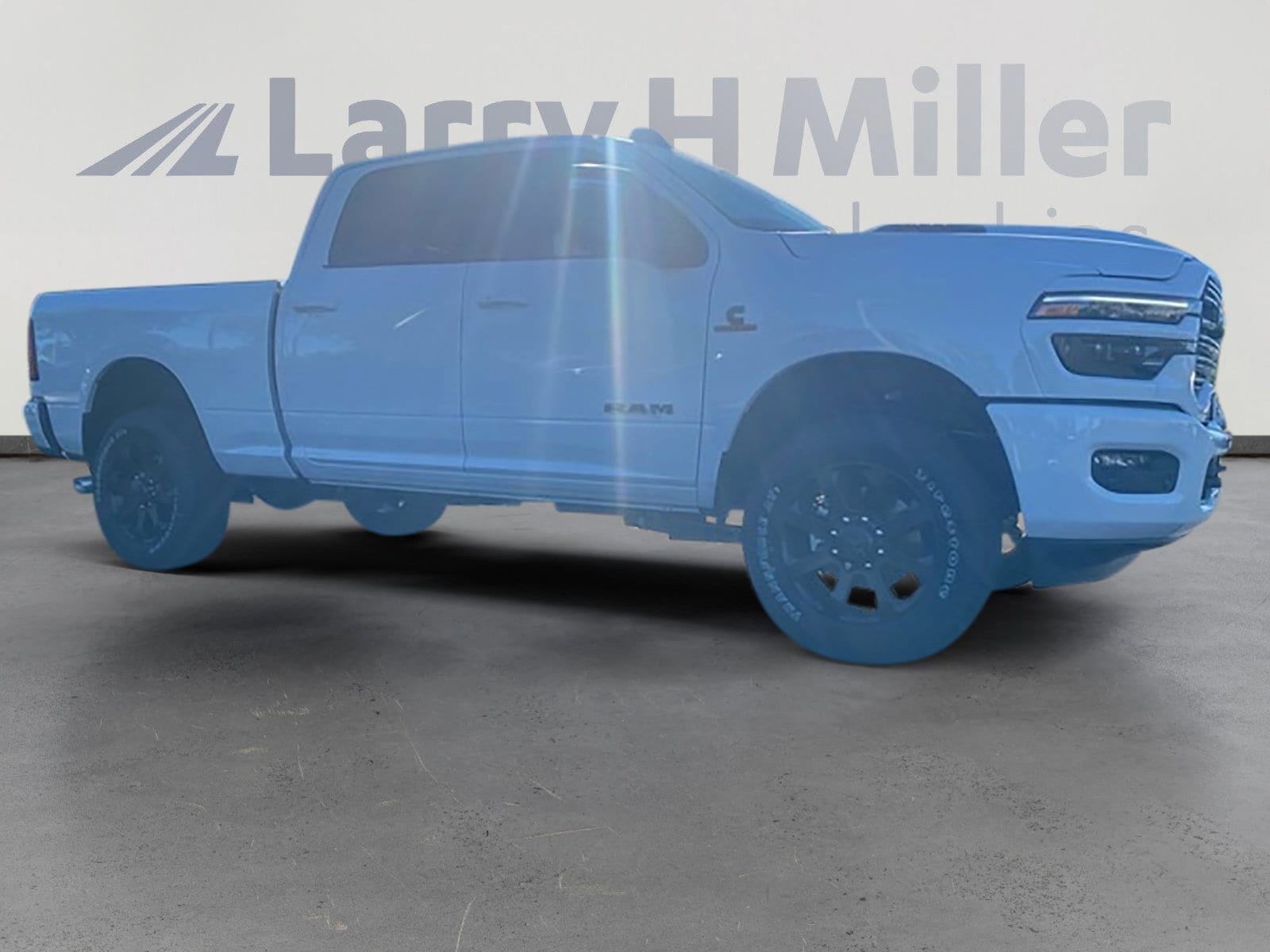 2026 RAM 3500 Laramie - Photo 8