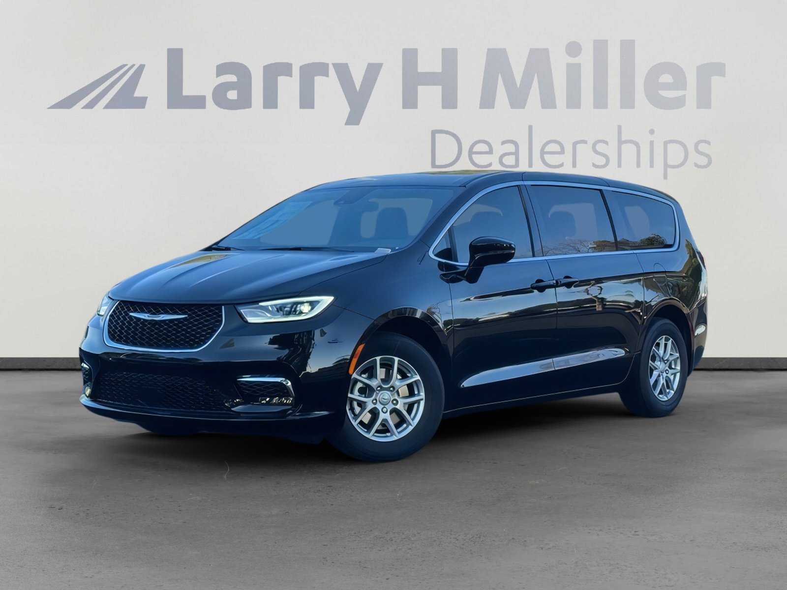 2026 Chrysler Pacifica Select's photo