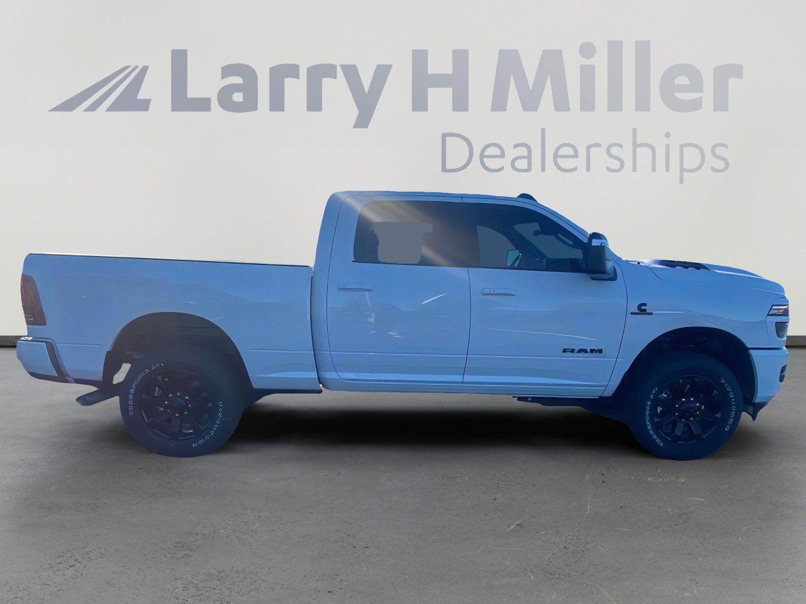 2026 RAM 3500 Laramie - Photo 7