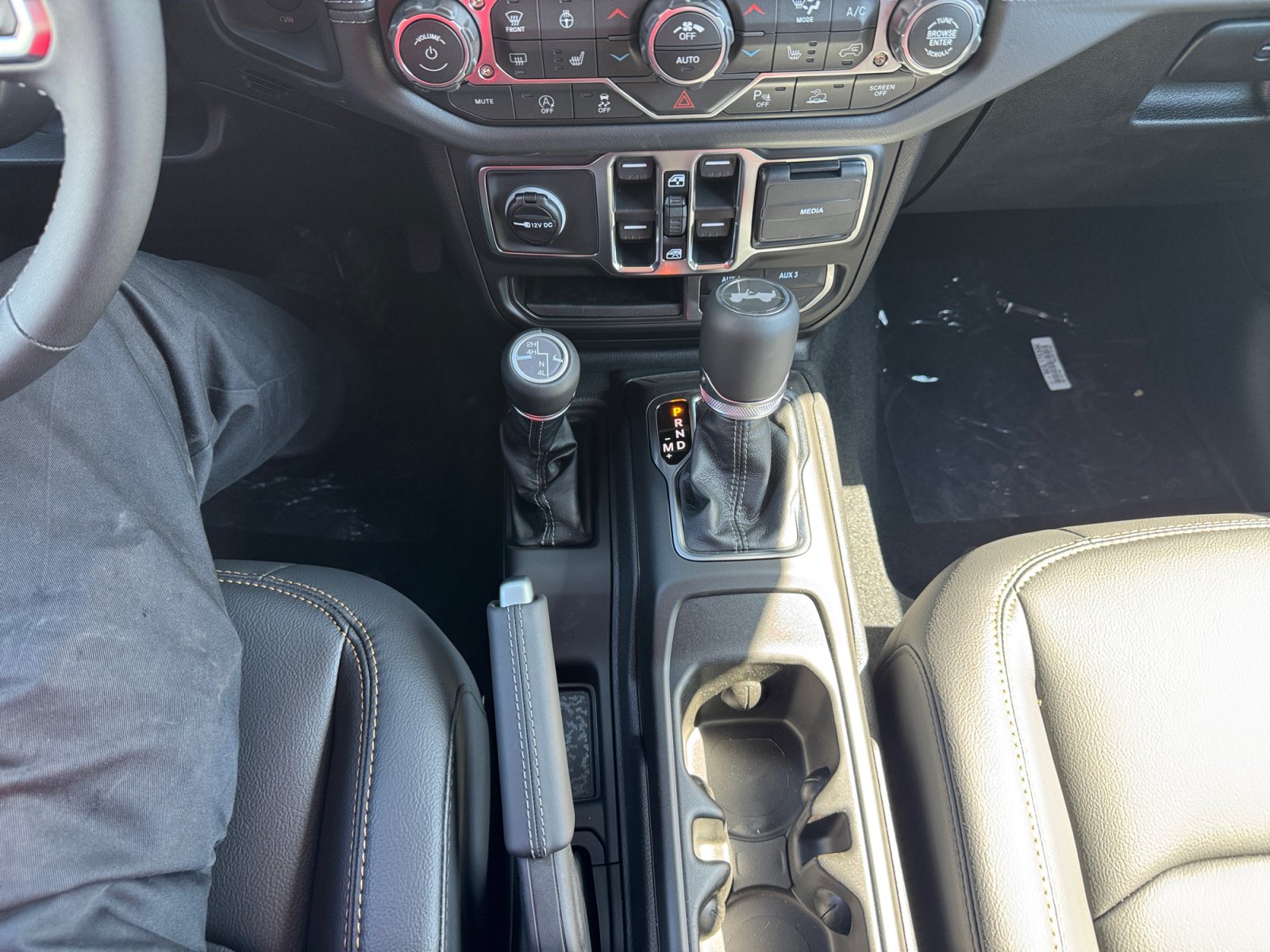 2026 Jeep Wrangler 4-Door Sahara - Photo 32
