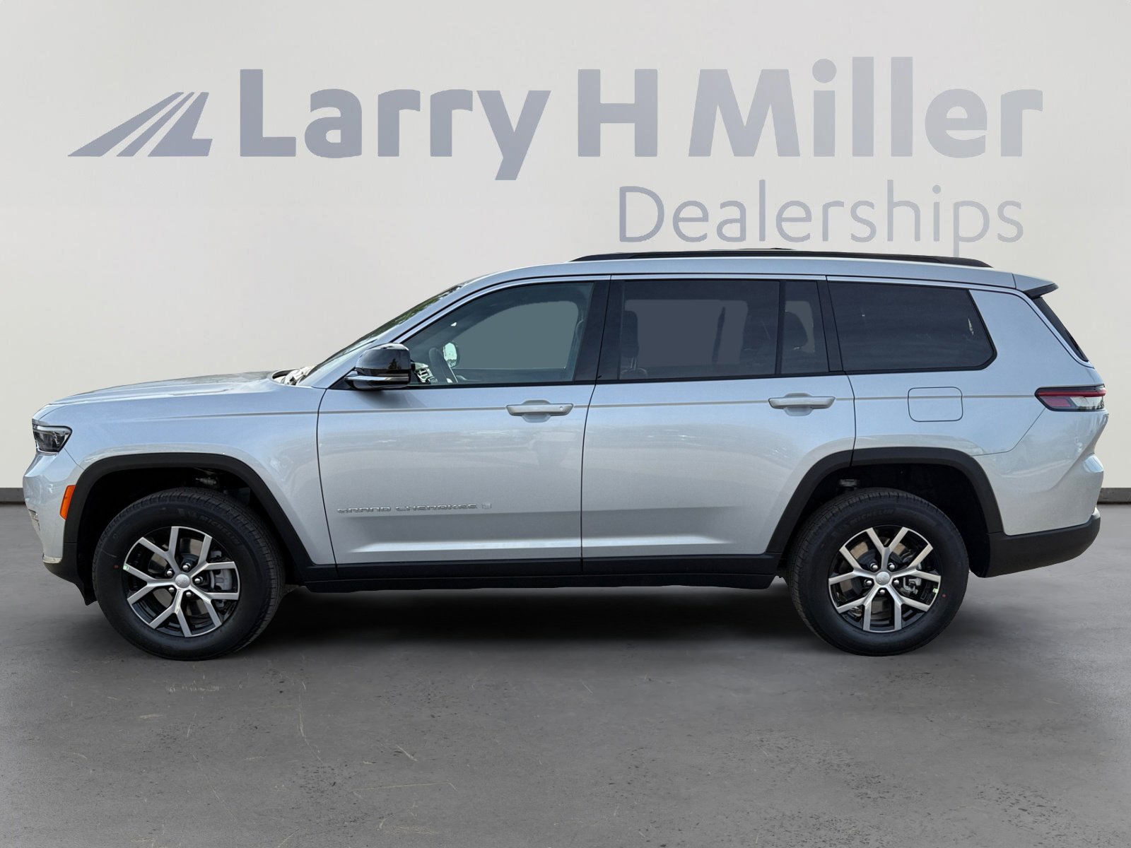 2025 Jeep Grand Cherokee Limited photo 3