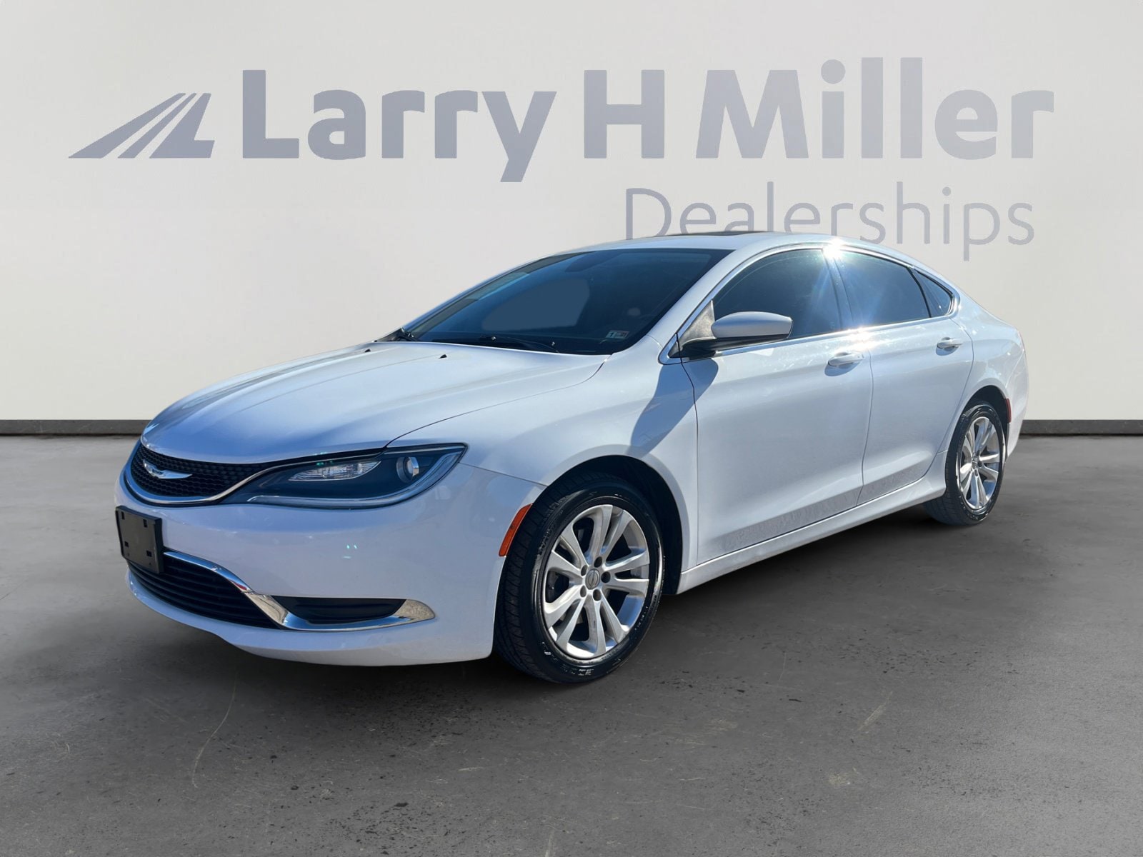 2015 Chrysler 200 Limited's photo