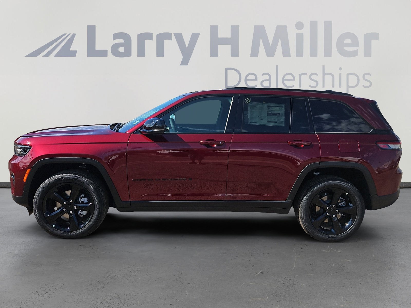 2025 Jeep Grand Cherokee Limited photo 3