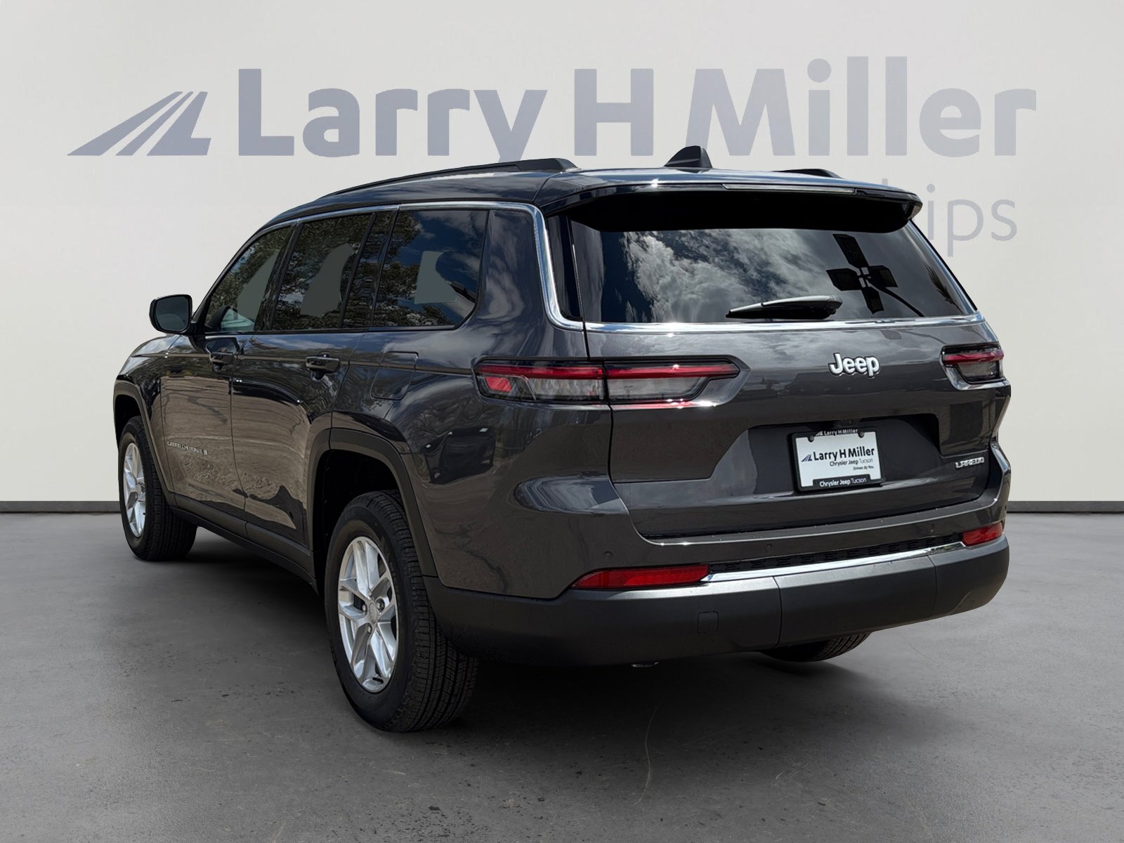 2025 Jeep Grand Cherokee Laredo X photo 4
