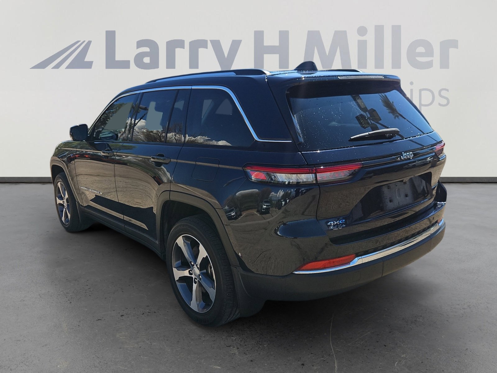 2022 Jeep Cherokee Limited 4xe photo 2