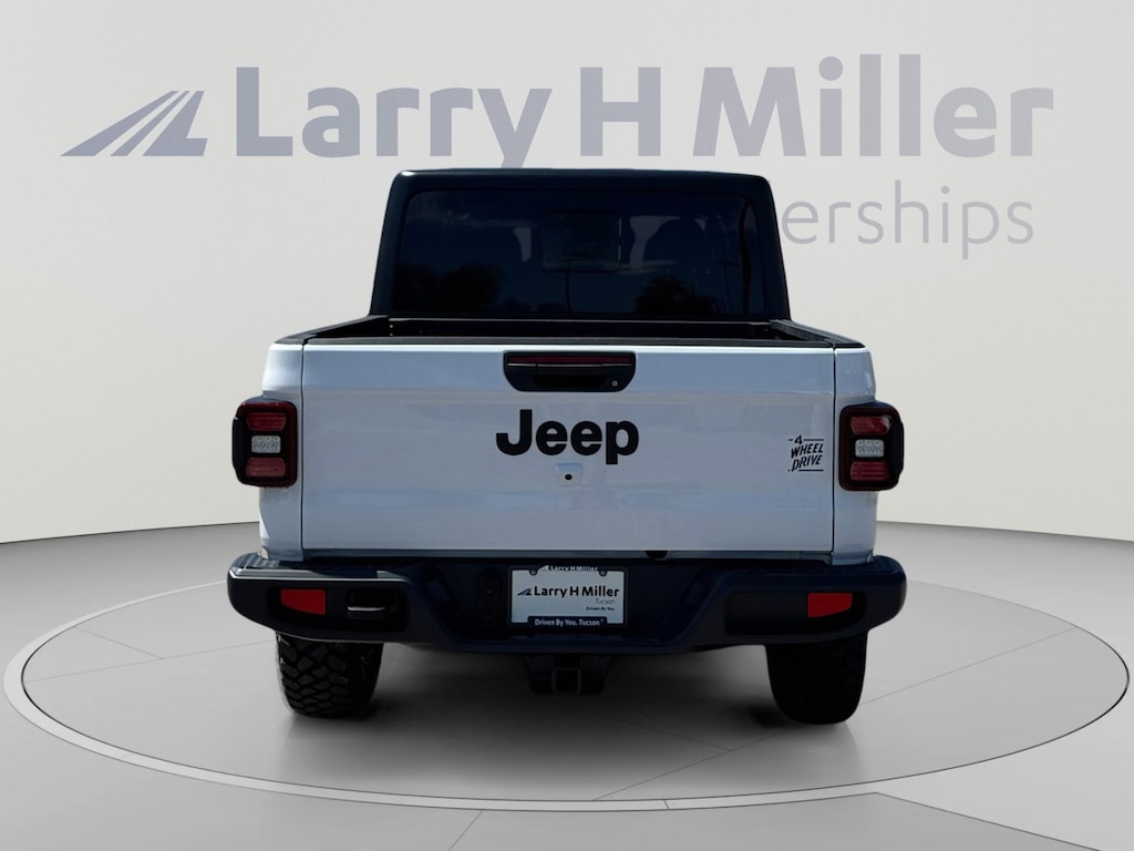 New 2026 Jeep Gladiator Willys 4 Door Pickup