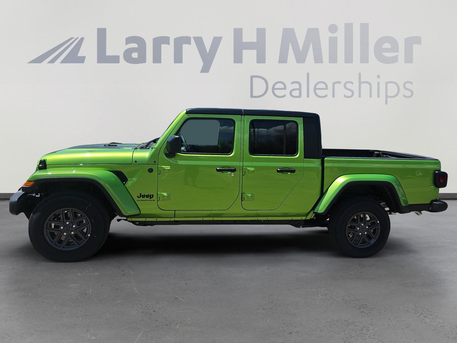 2025 Jeep Gladiator Sport S photo 3