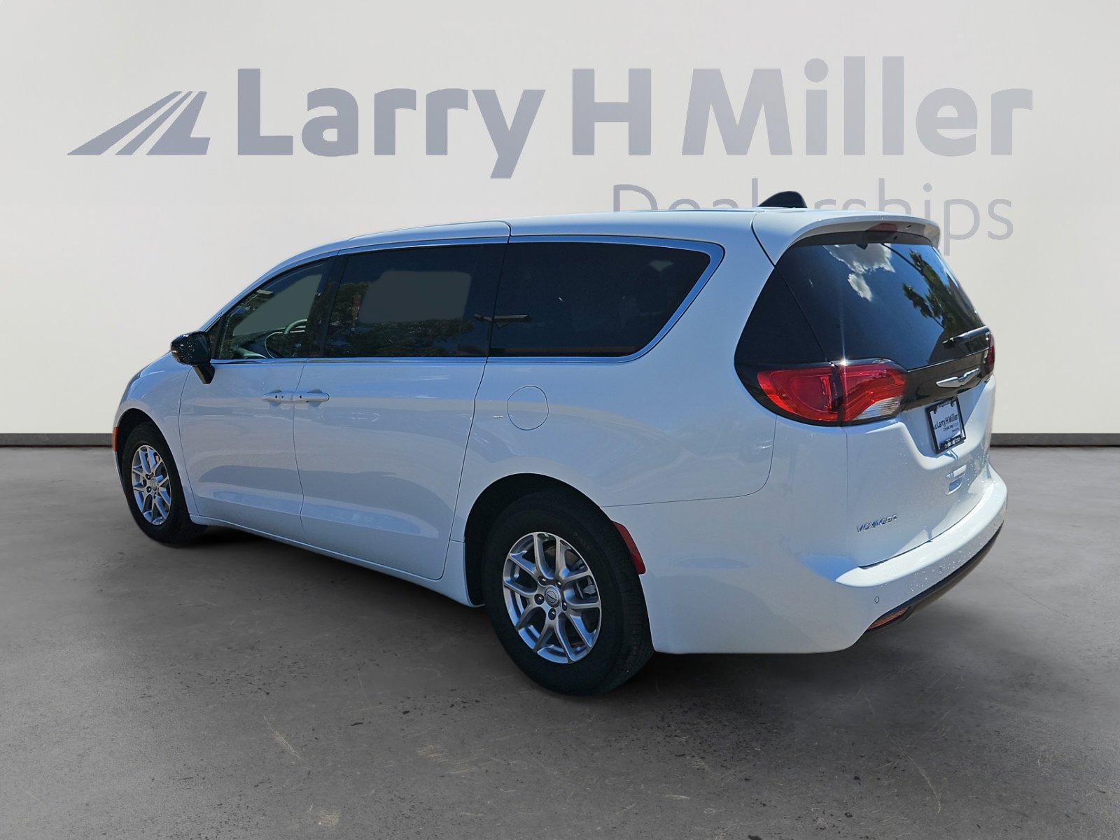 2026 Chrysler Voyager LX photo 4