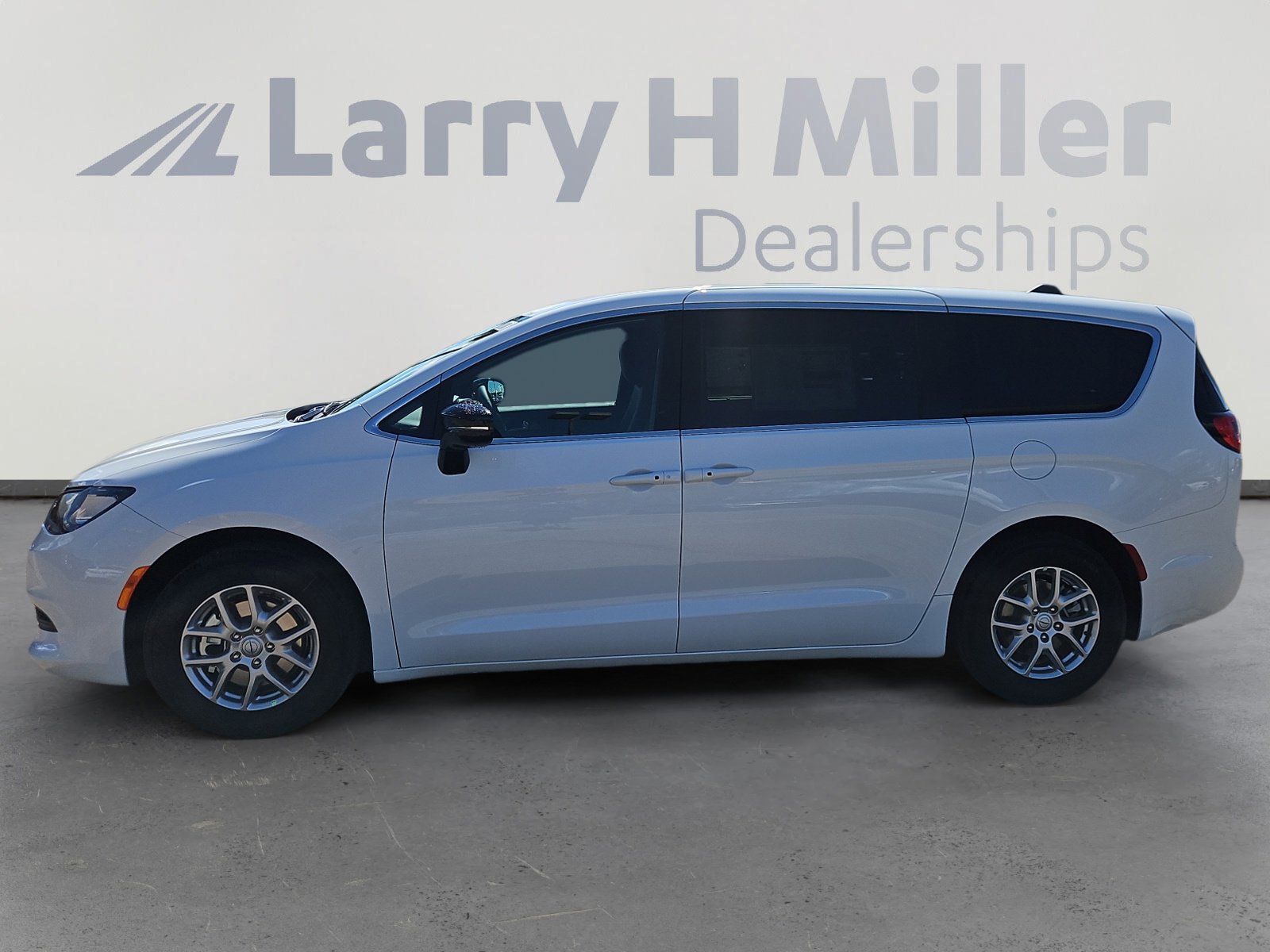 2026 Chrysler Voyager LX photo 3