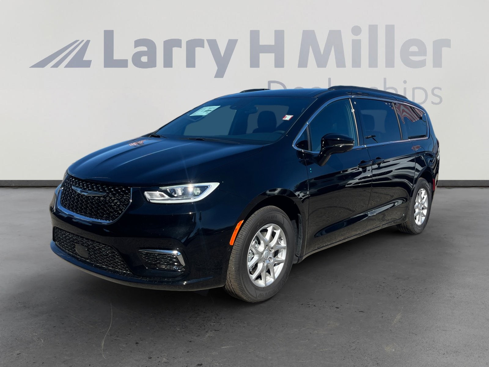 2026 Chrysler Pacifica Select's photo