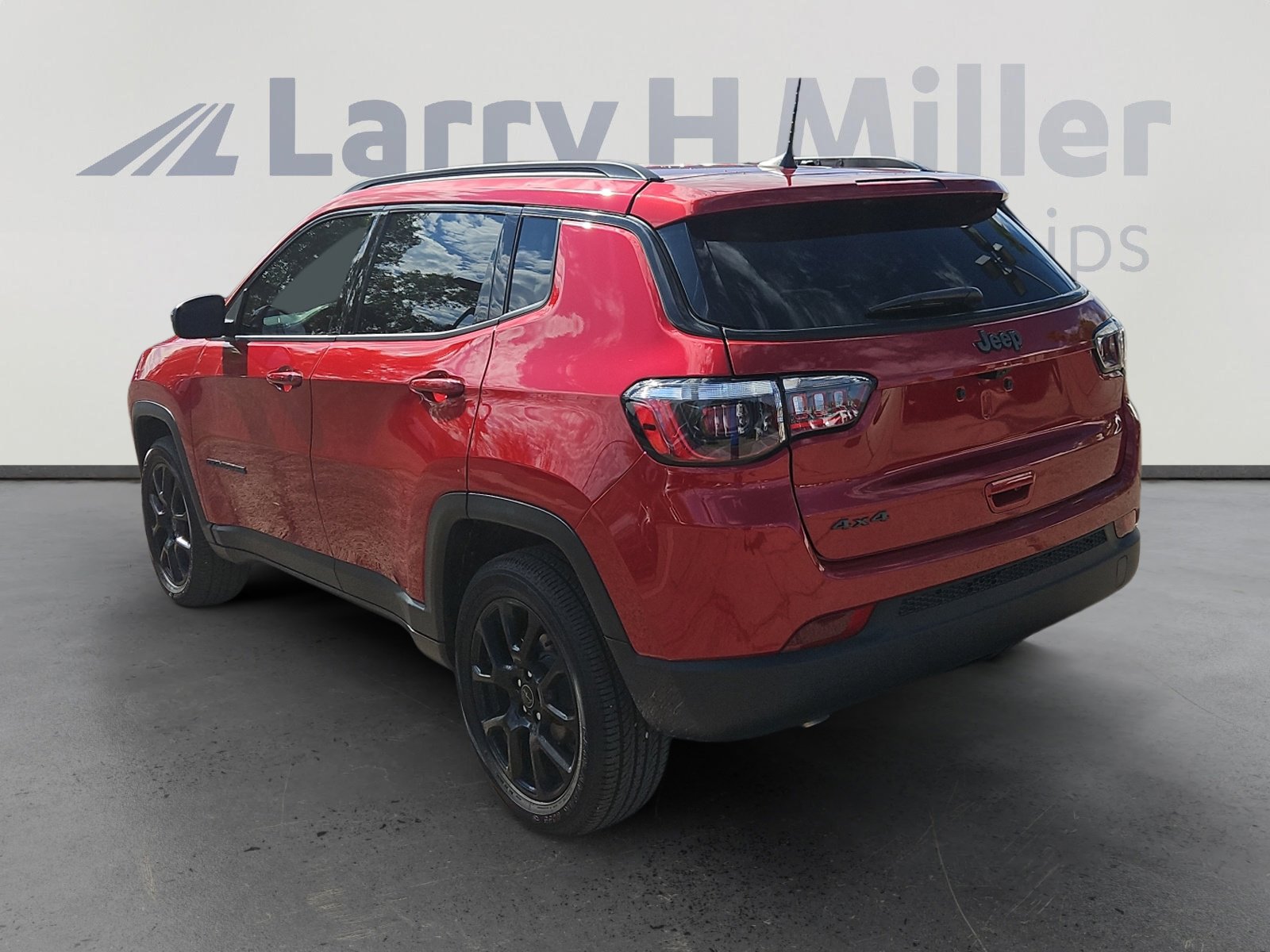 2025 Jeep Compass Latitude photo 4