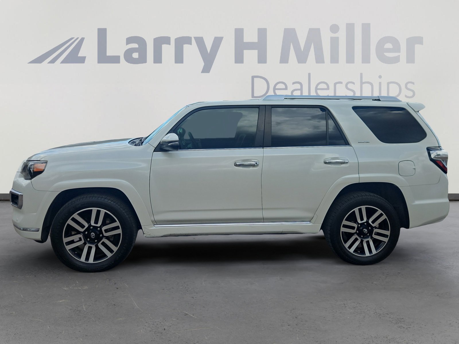 2018 Toyota 4Runner Limited photo 3