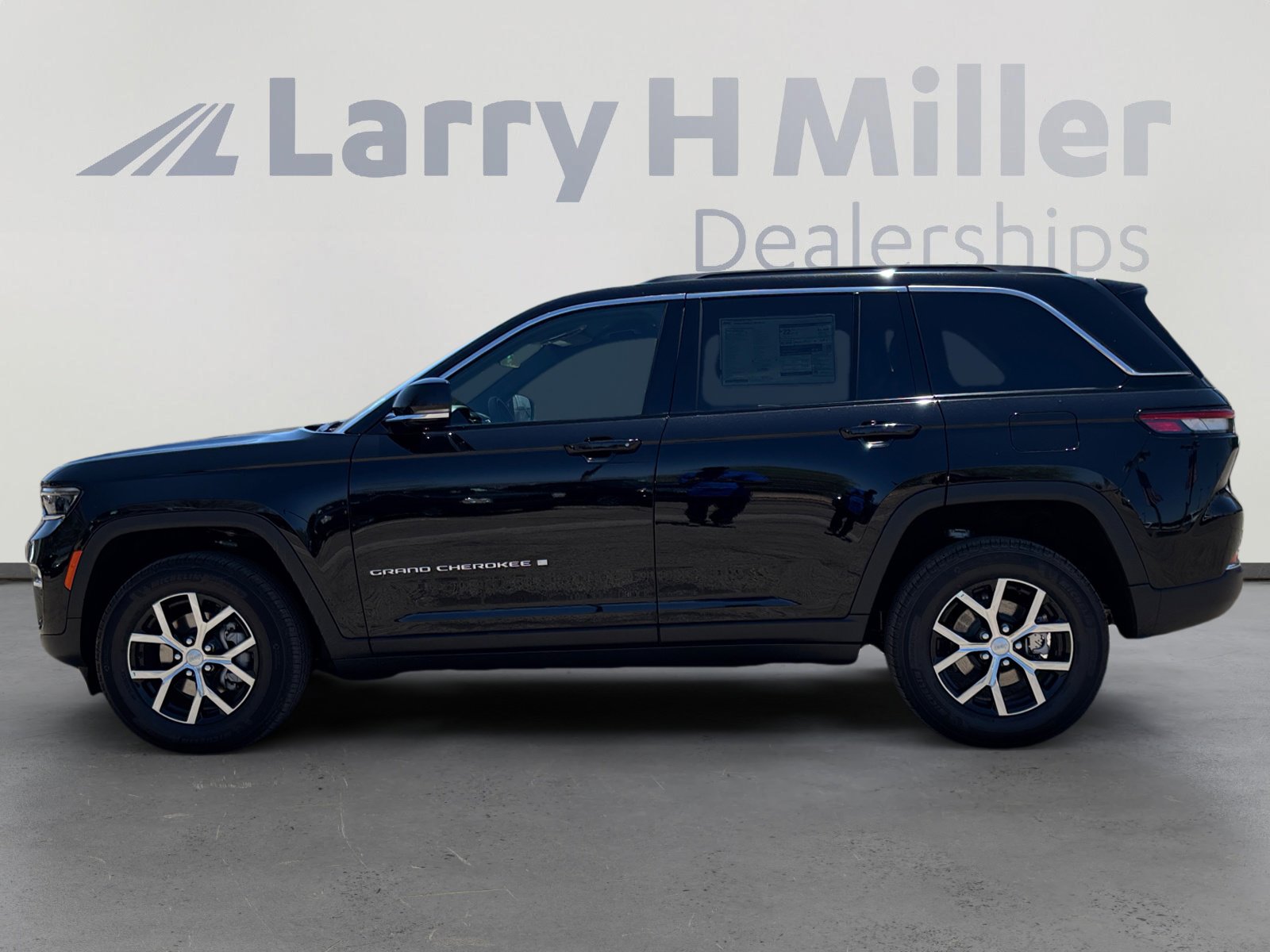 2025 Jeep Grand Cherokee Limited photo 3