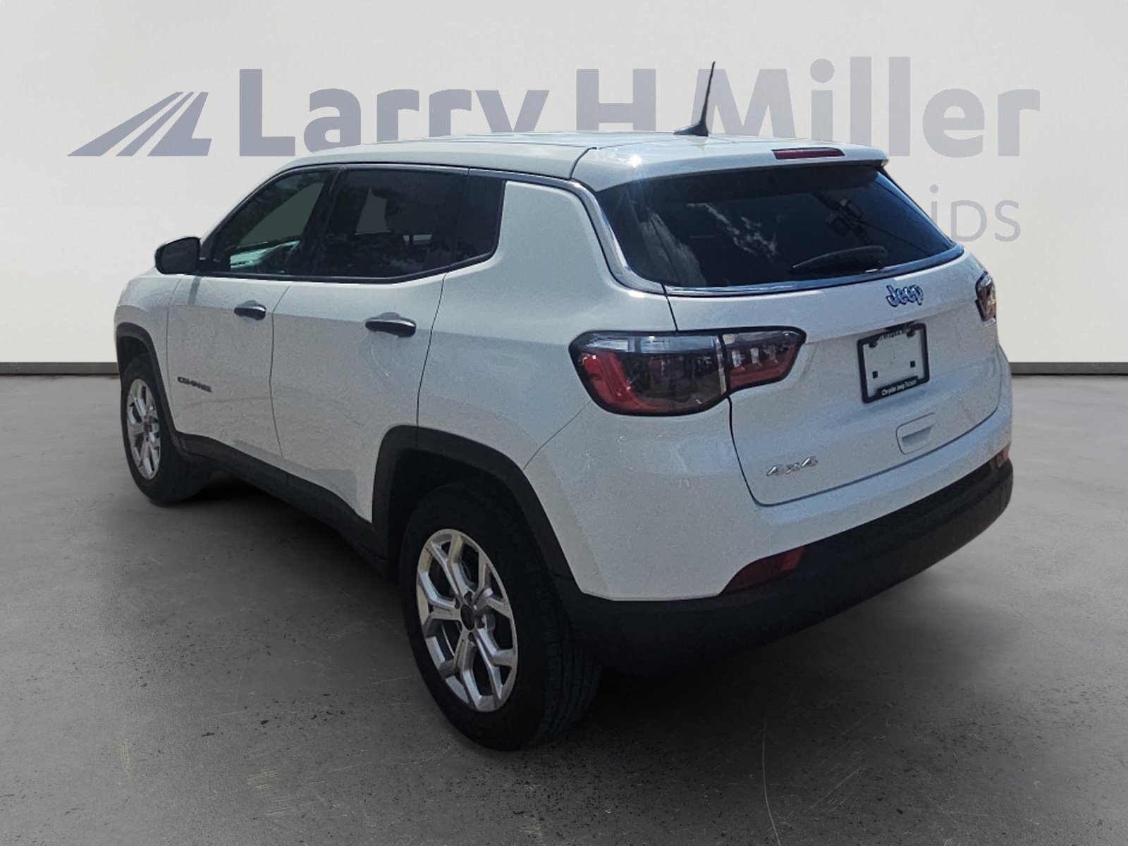 2025 Jeep Compass Sport photo 4