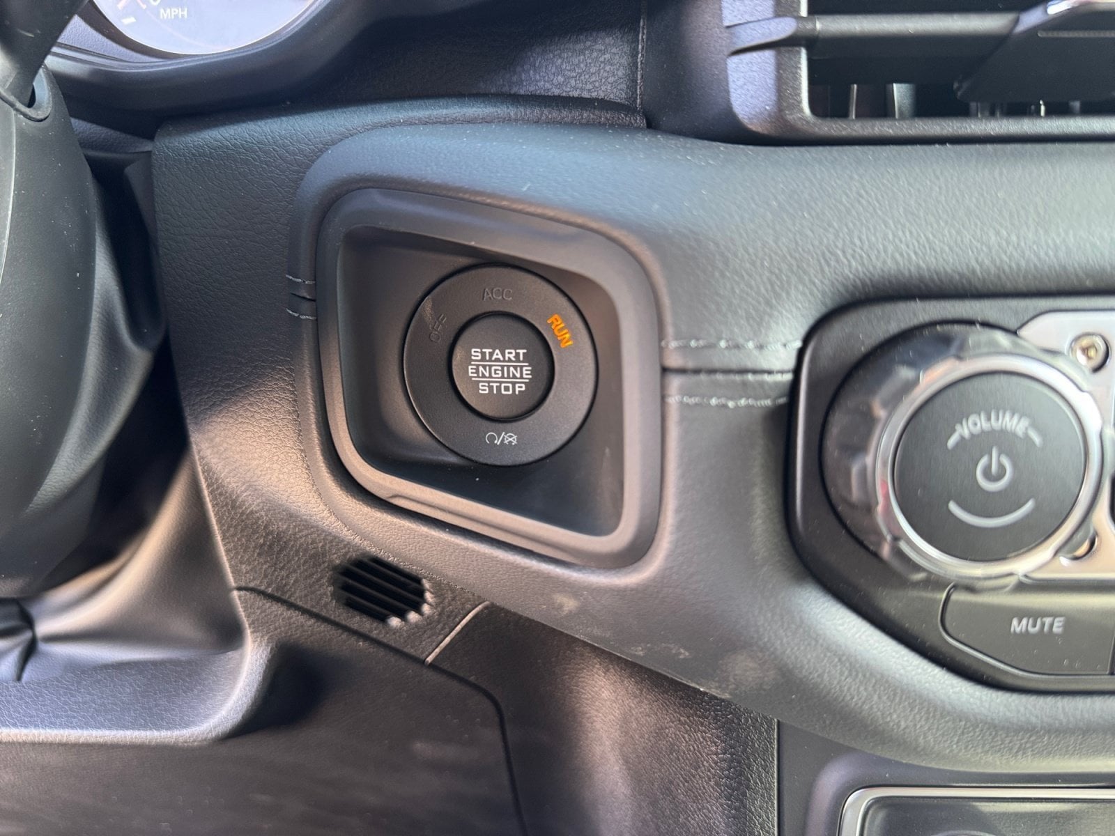 2026 Jeep Wrangler 4-Door Sahara - Photo 31
