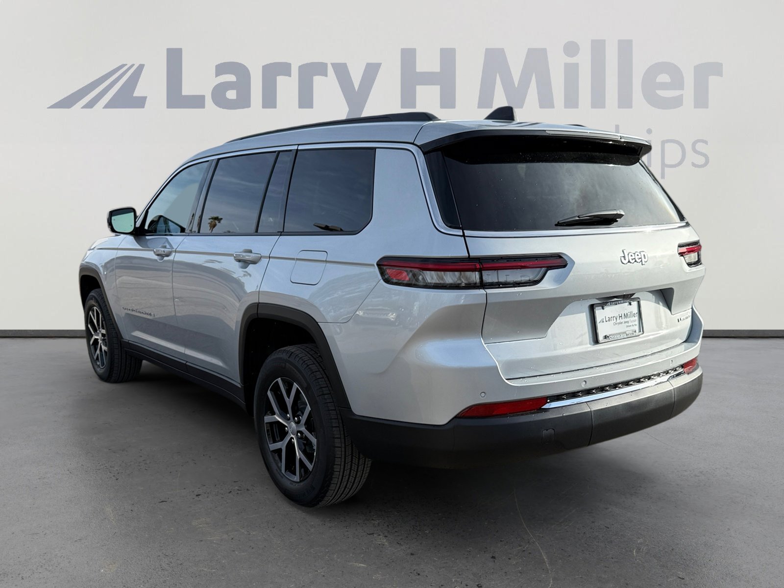2025 Jeep Grand Cherokee Limited photo 4