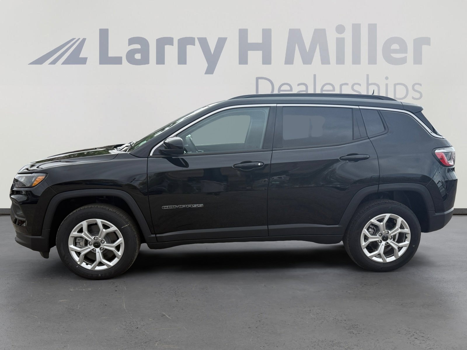 2025 Jeep Compass Latitude photo 3