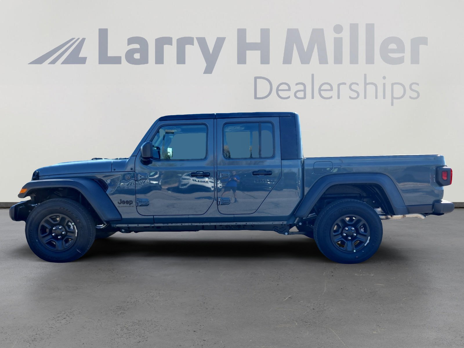 2025 Jeep Gladiator Sport photo 3
