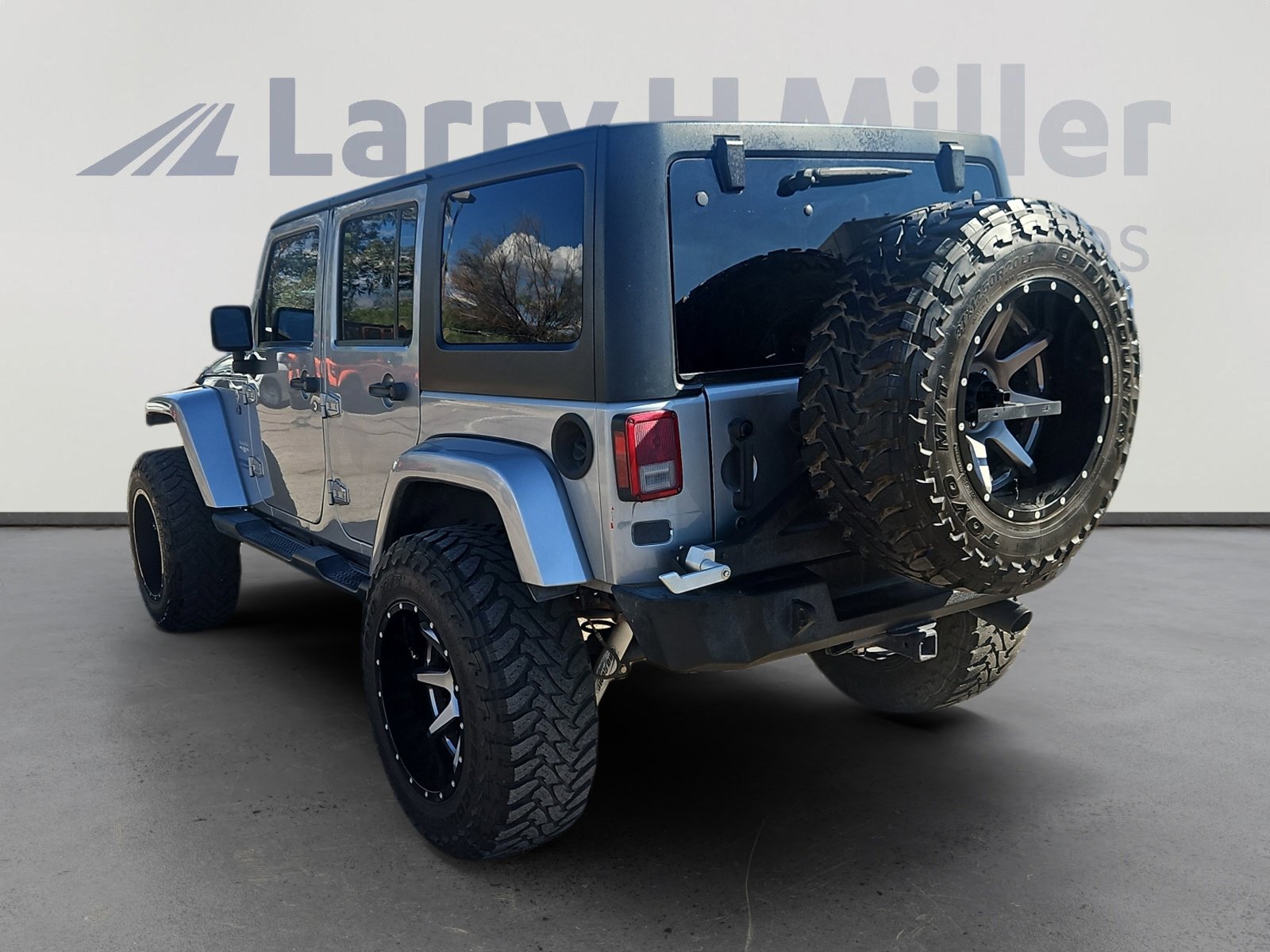 2014 Jeep Wrangler Unlimited Sahara photo 4