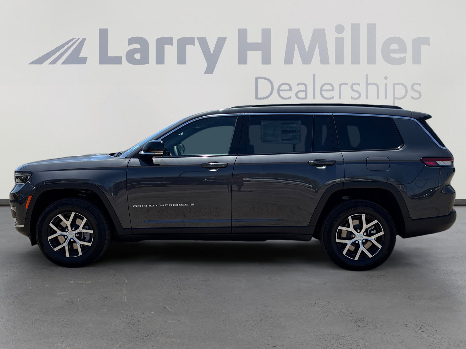 2025 Jeep Grand Cherokee Limited photo 3