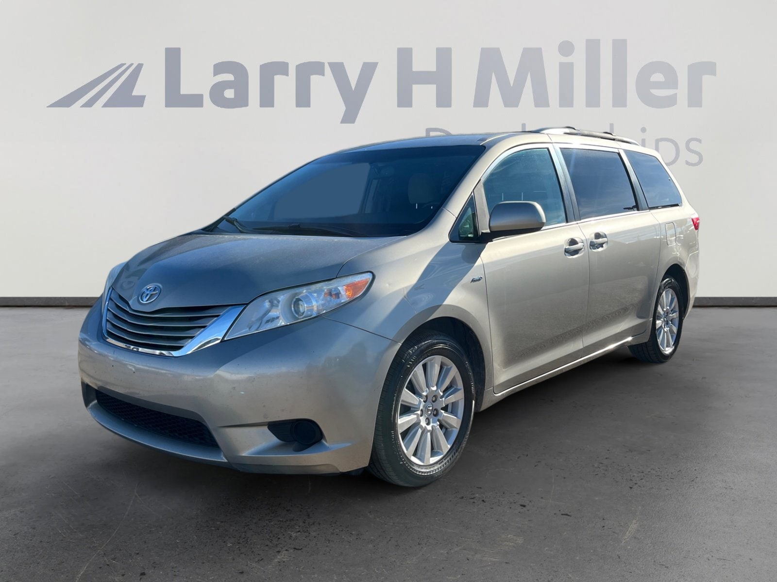 2017 Toyota Sienna LE's photo