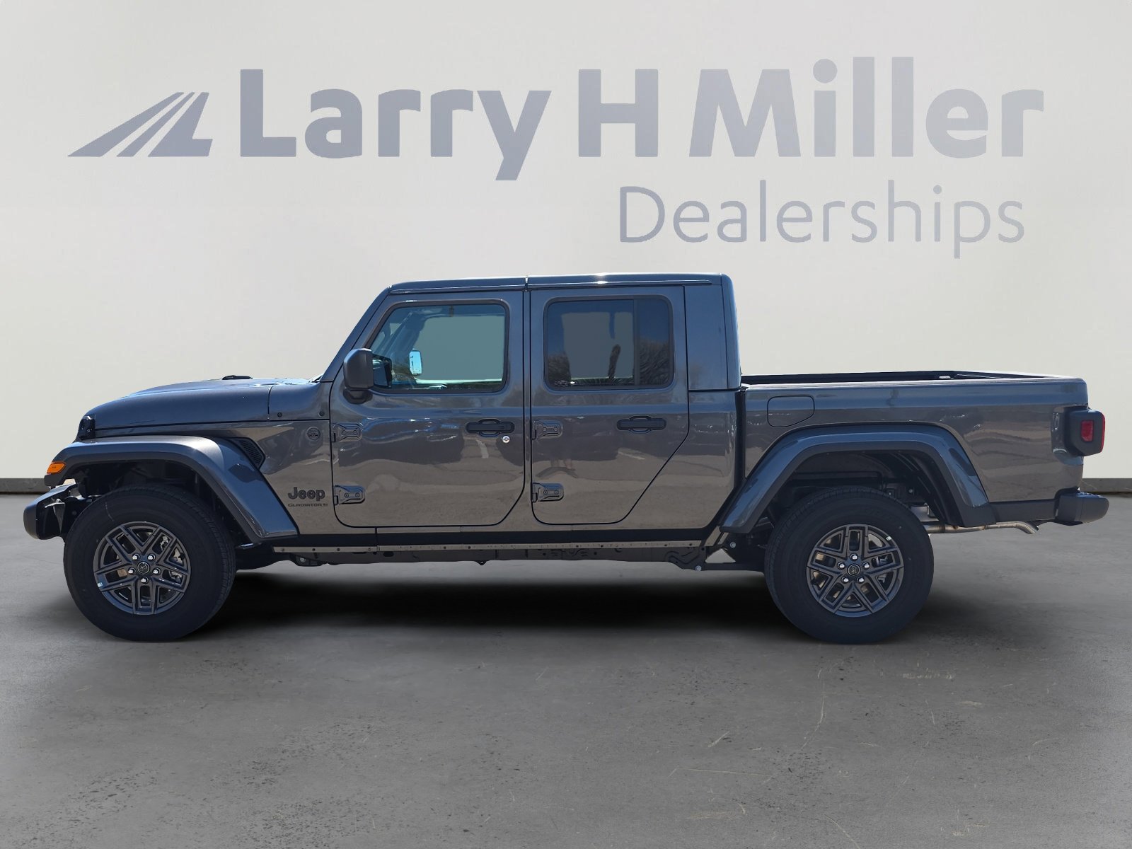 2025 Jeep Gladiator Sport S photo 3