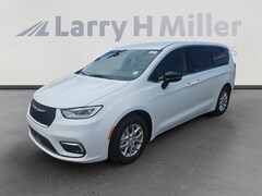 2026 Chrysler Pacifica Select Passenger Van Front-Wheel Drive