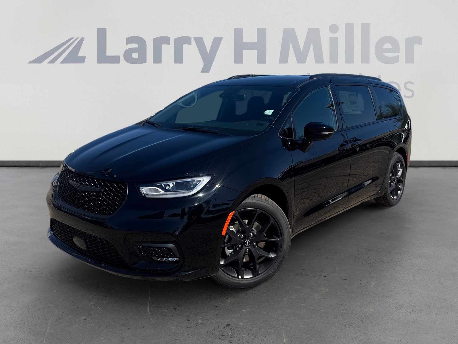 2026 Chrysler Pacifica Select's photo