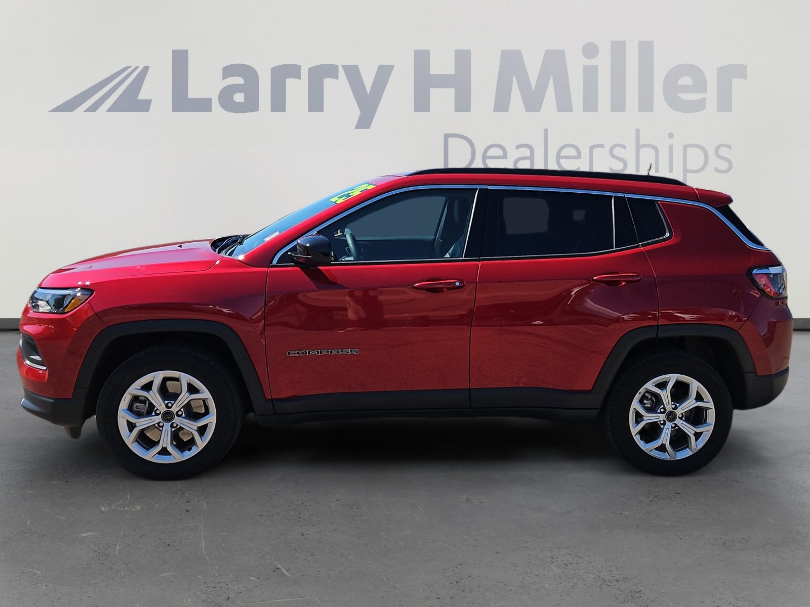 2025 Jeep Compass Latitude photo 3