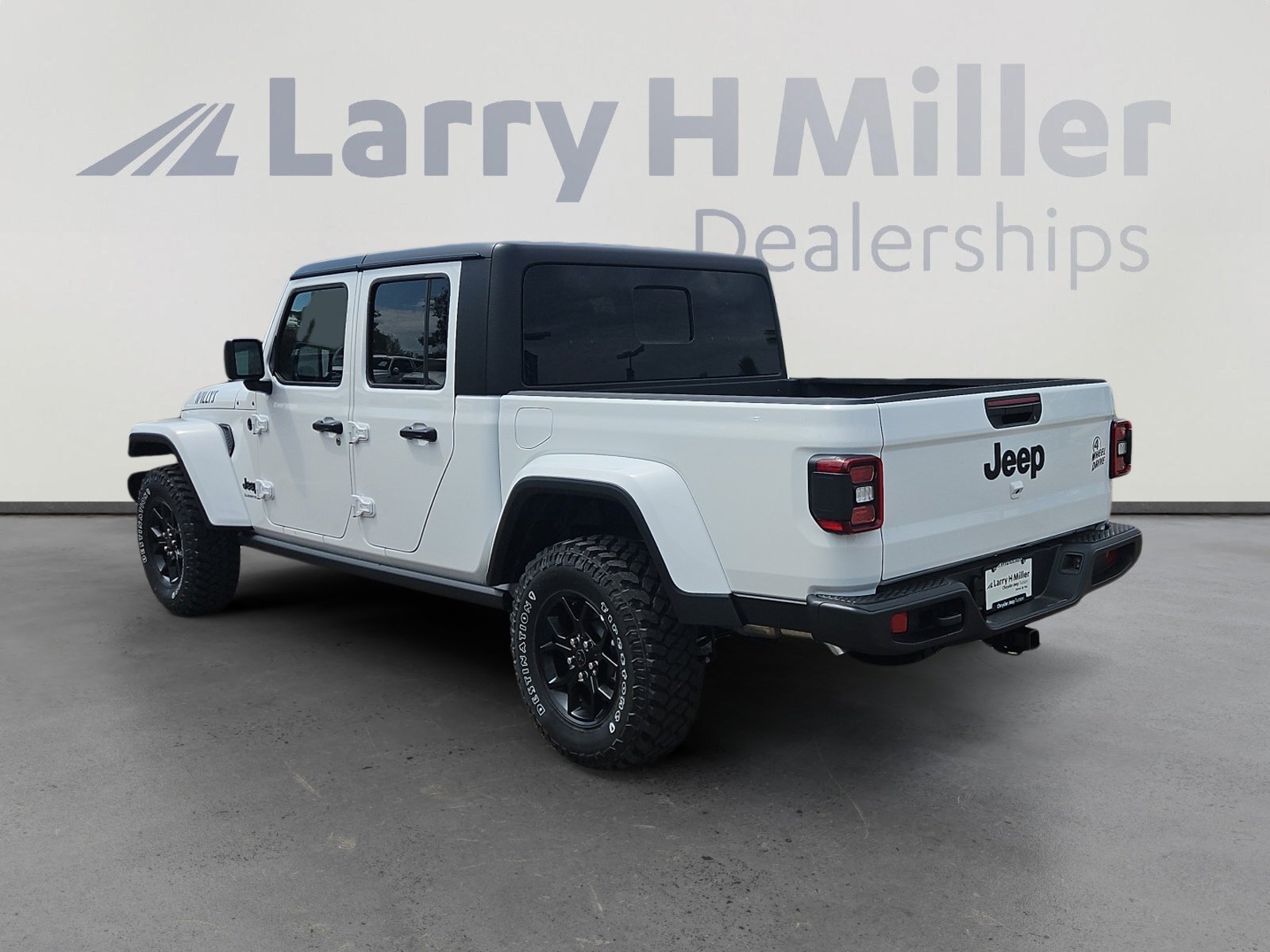 2025 Jeep Gladiator Willys photo 4