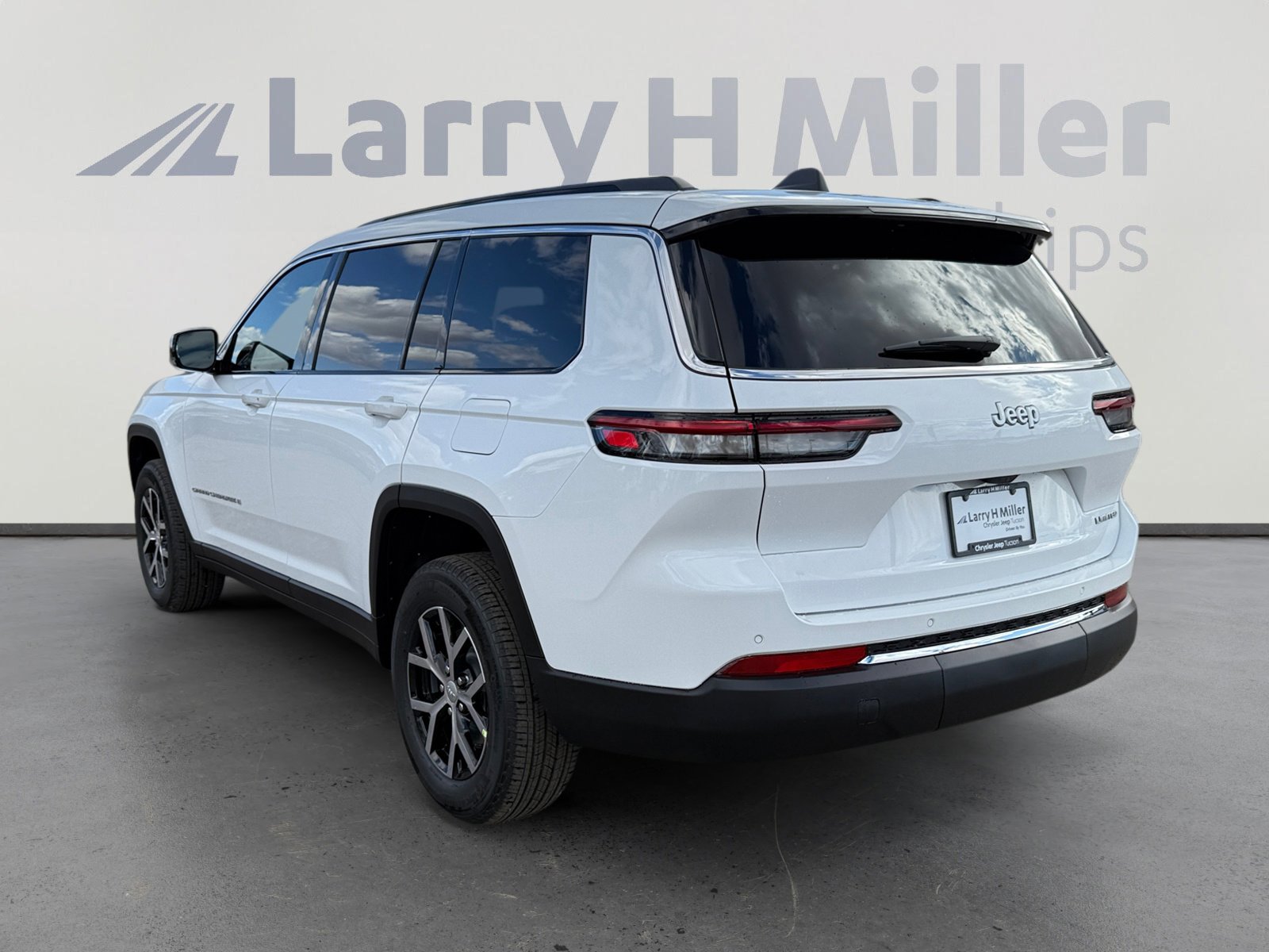 2025 Jeep Grand Cherokee Limited photo 4