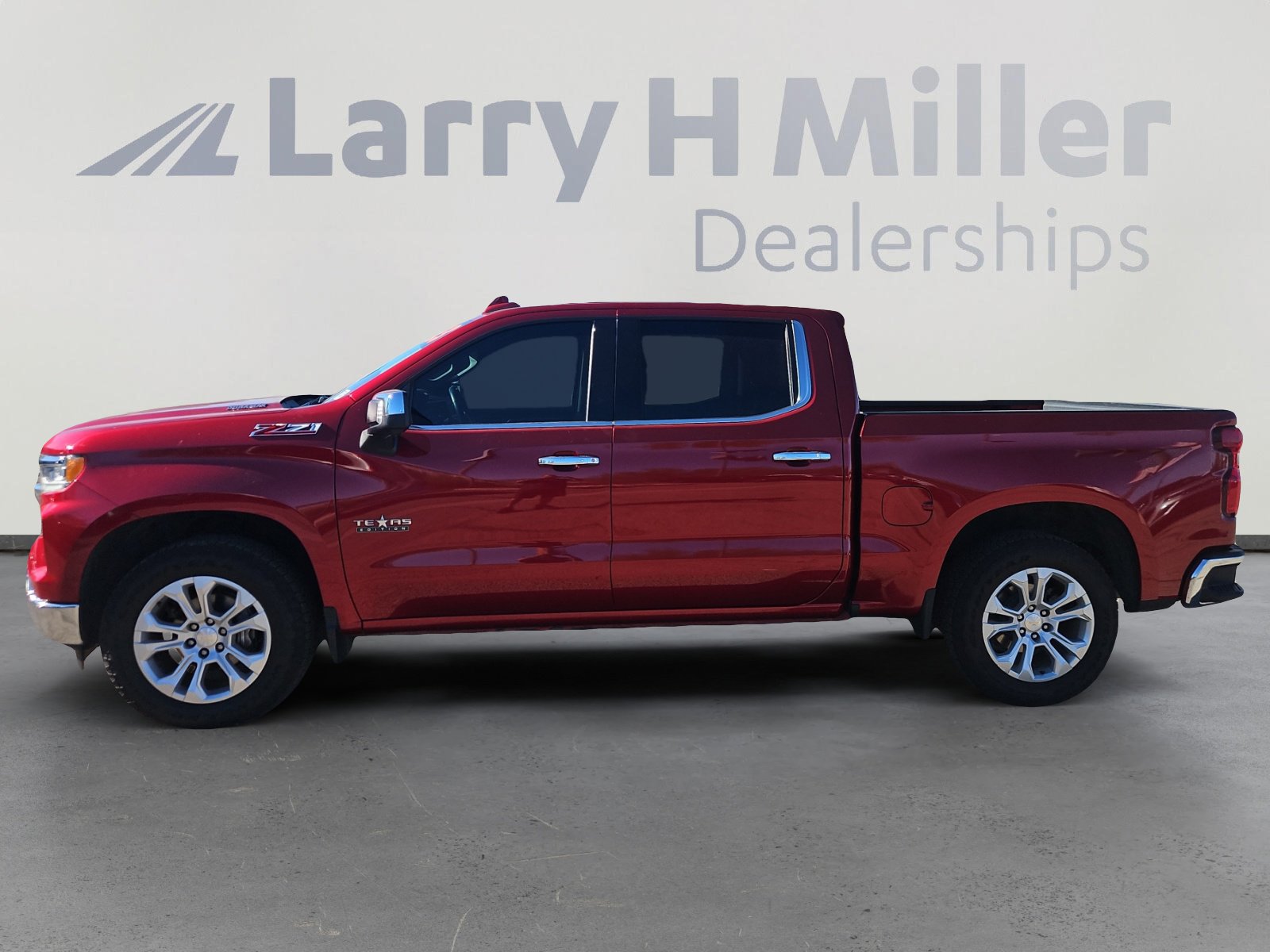 2023 Chevrolet Silverado 1500 LTZ photo 3