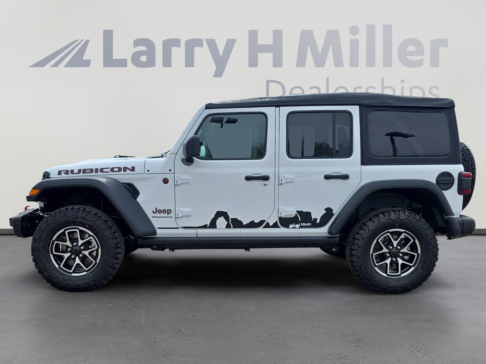 2025 Jeep Wrangler Rubicon photo 3