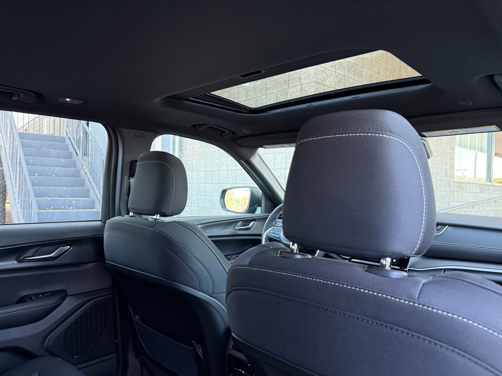 2025 Jeep Grand Cherokee Laredo - Photo 26
