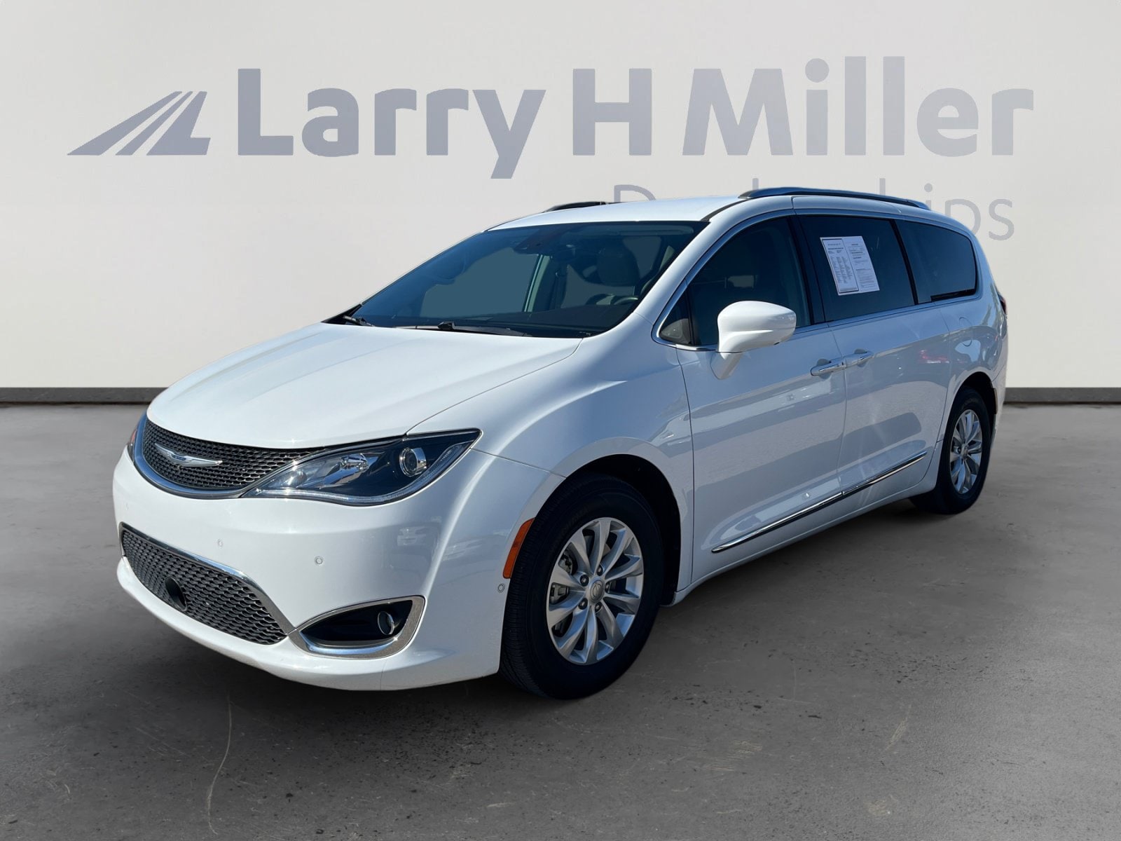 2018 Chrysler Pacifica Touring L Plus's photo