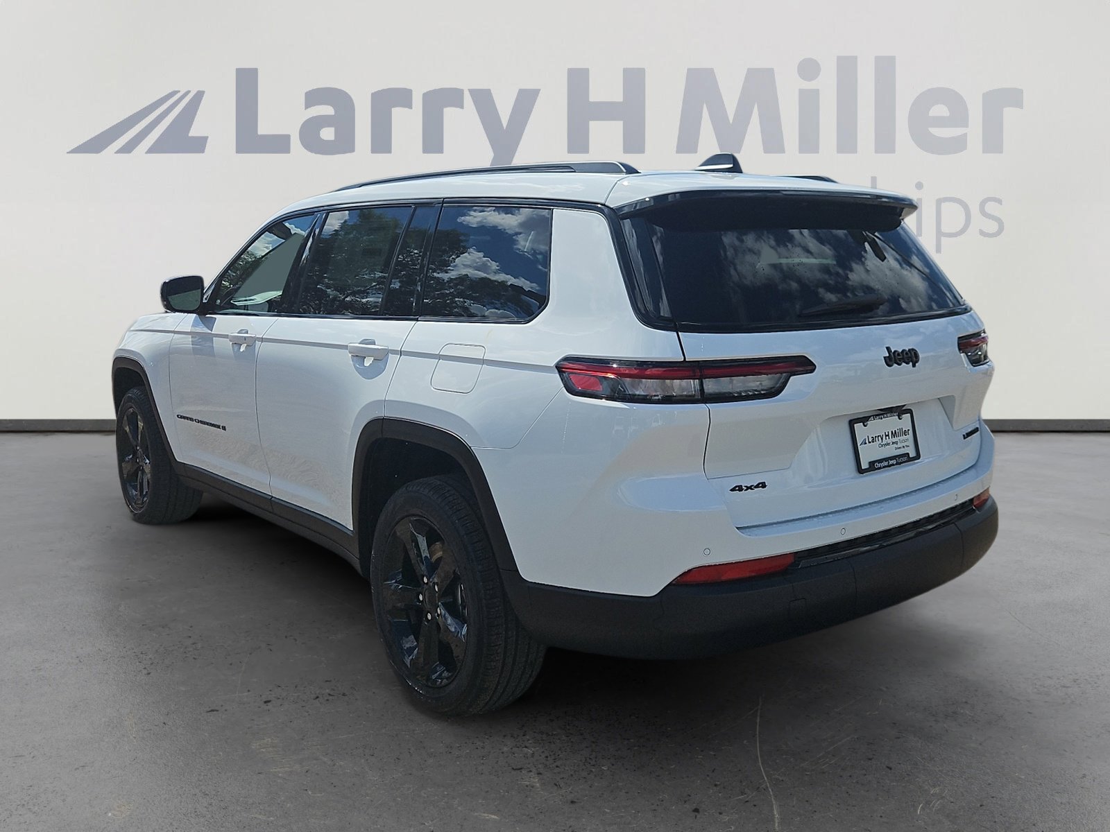 2025 Jeep Grand Cherokee Limited photo 2