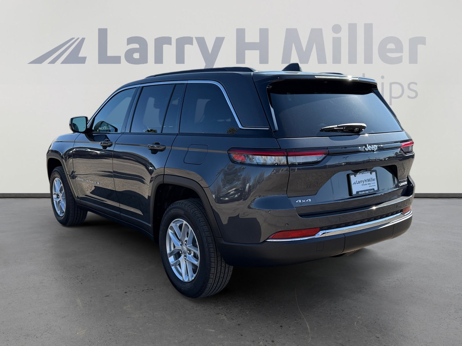 2025 Jeep Grand Cherokee Laredo X photo 4