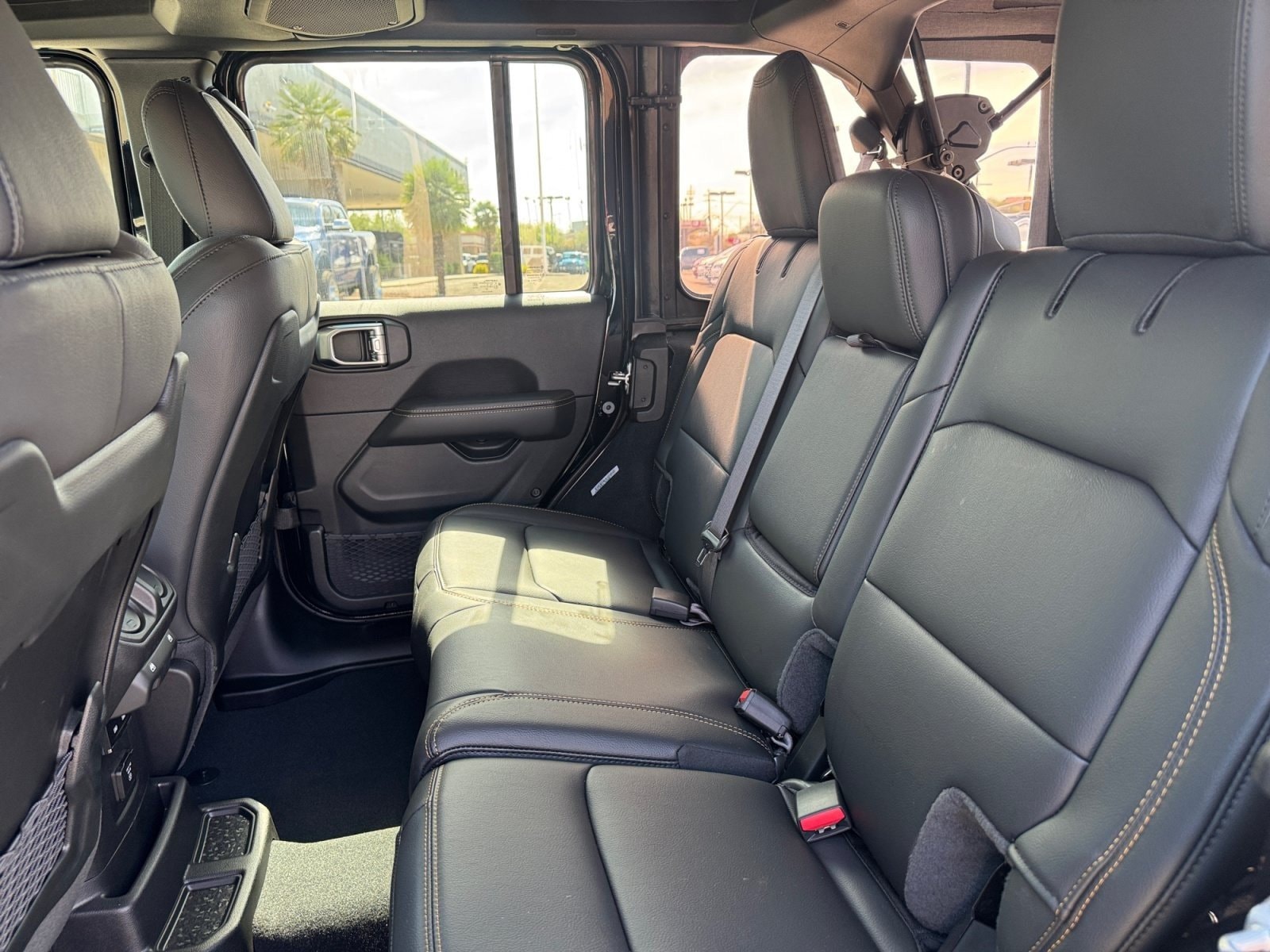 2026 Jeep Wrangler 4-Door Sahara - Photo 18